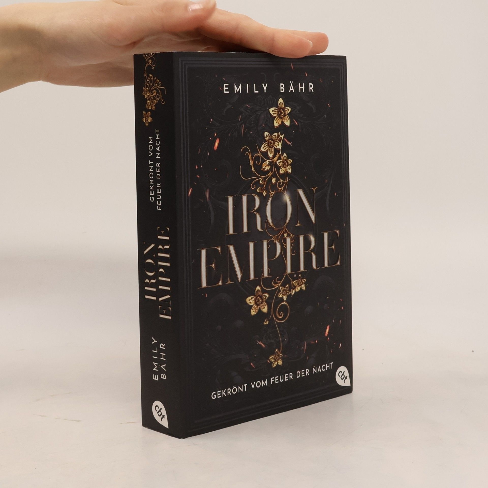 Emily Bähr Iron Empire - Gekrönt vom Feuer der Nacht