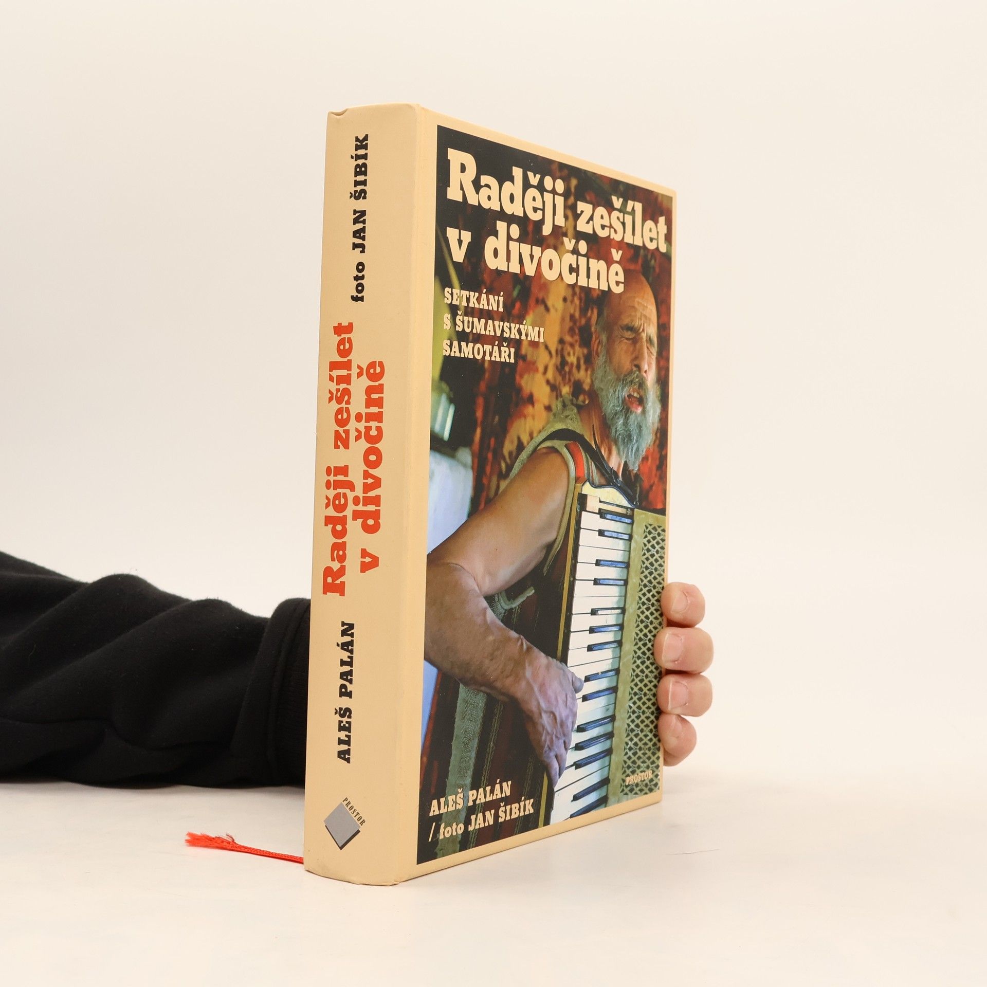 Aleš Palán Raději zešílet v divočině: setkání s šumavskými samotáři