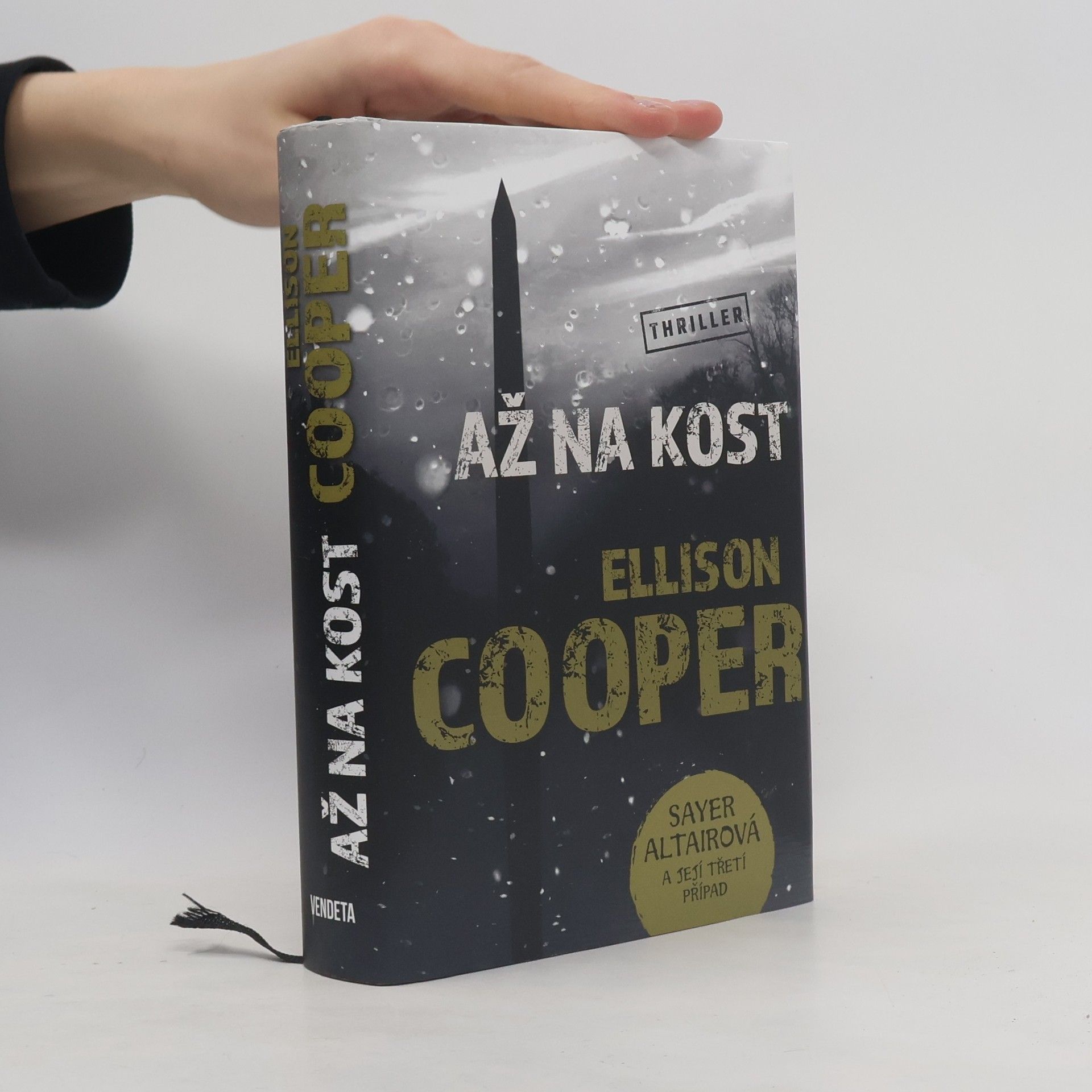Ellison Cooper Až na kost