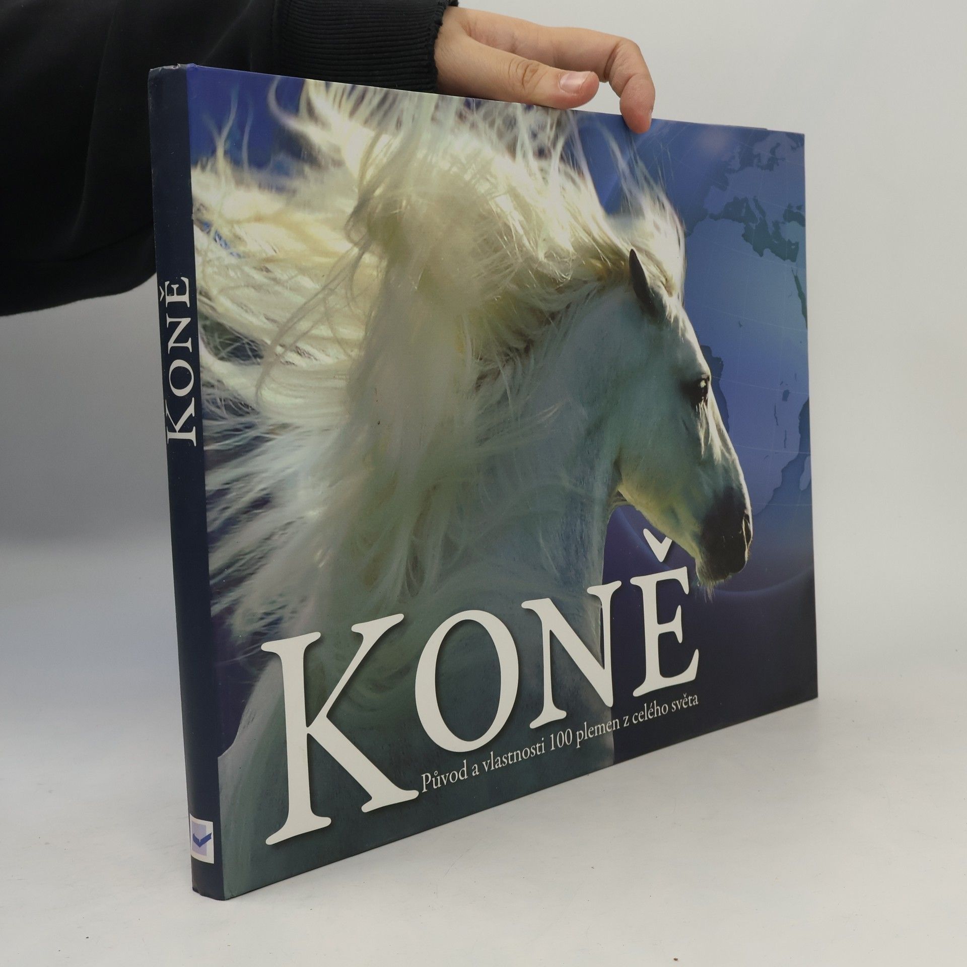 Moira C. Harris Koně: Původ a vlastnosti 100 plemen koní z celého světa