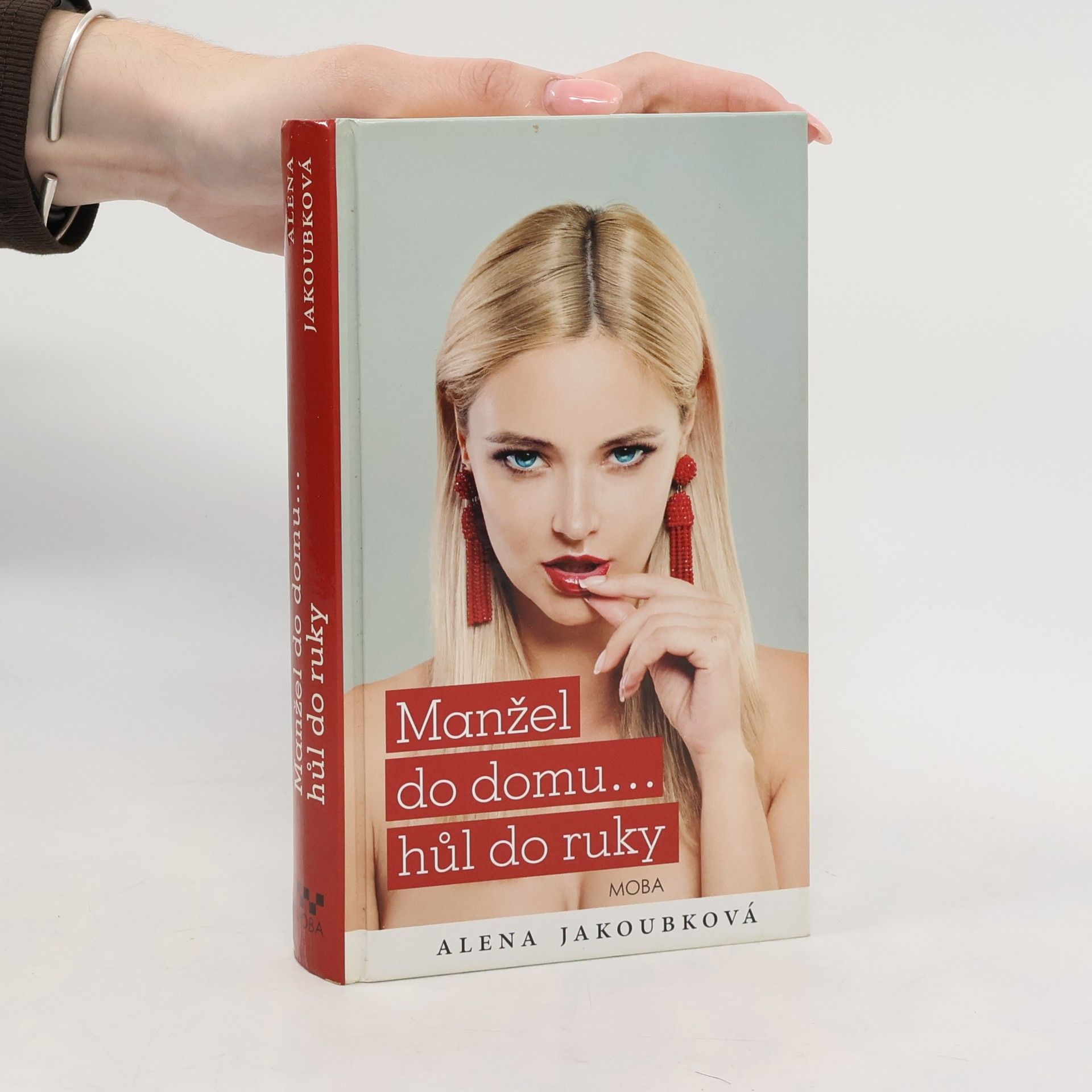 Aliena de Longhe Manžel do domu... hůl do ruky