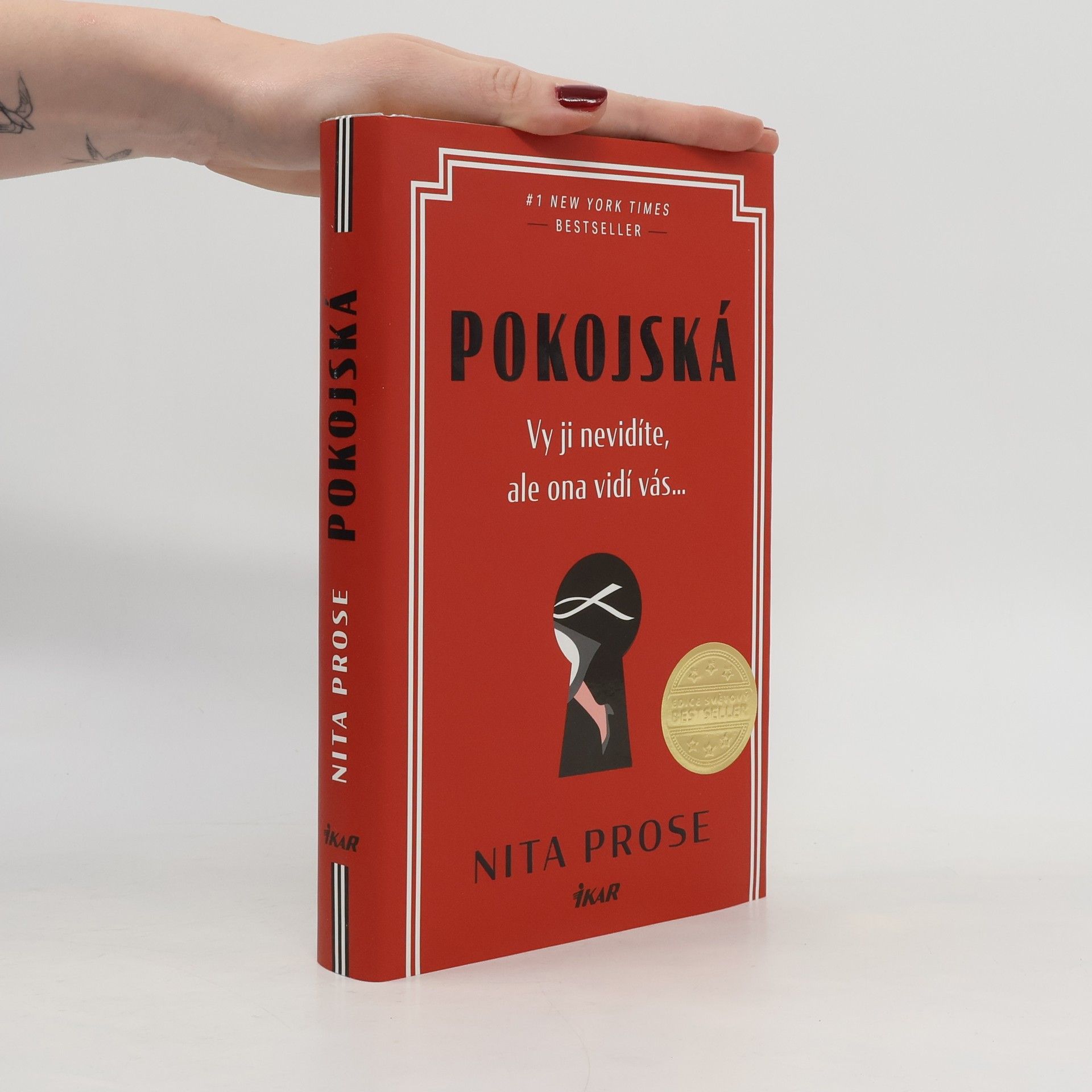 Nita Prose Pokojská: vy ji nevidíte, ale ona vidí vás...