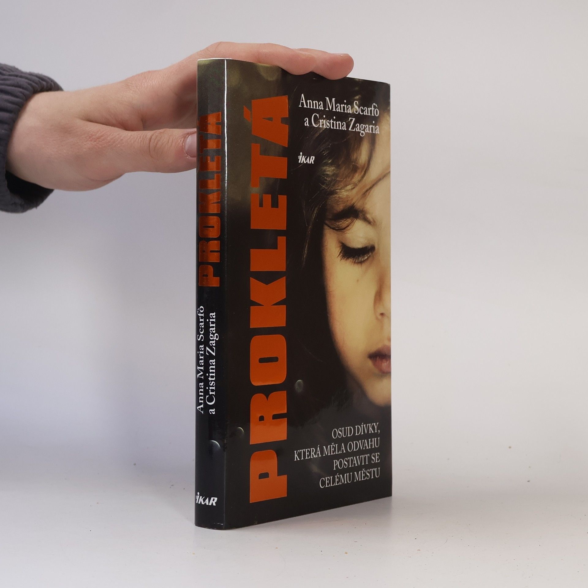 Anna Maria Scarfò Prokletá : osud dívky, která měla odvahu postavit se celému městu
