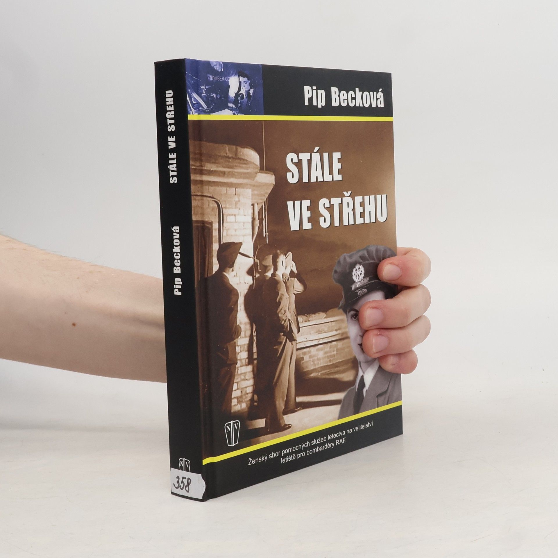 Pip Beck Stále ve střehu. Ženský sbor pomocných služeb letectva na velitelství letiště pro bombardéry RAF