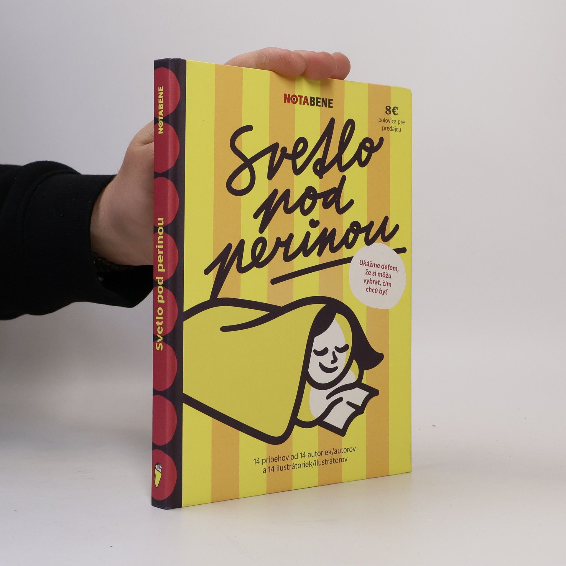 Collectif d'auteurs Svetlo pod perinou