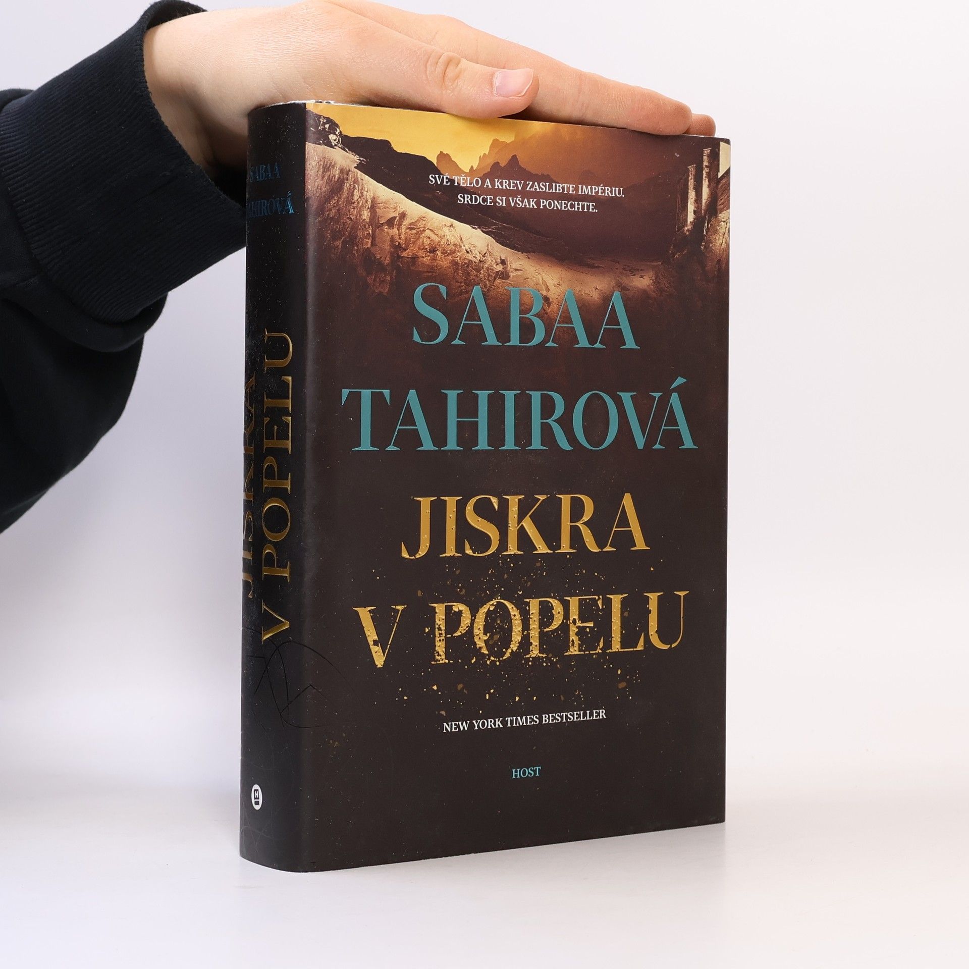 Sabaa Tahir Jiskra v popelu