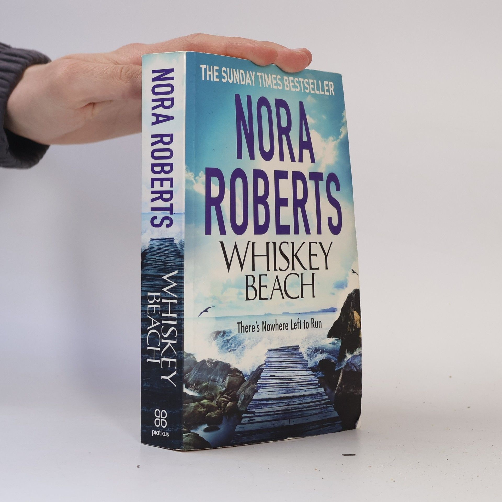 Nora Roberts Whiskey Beach