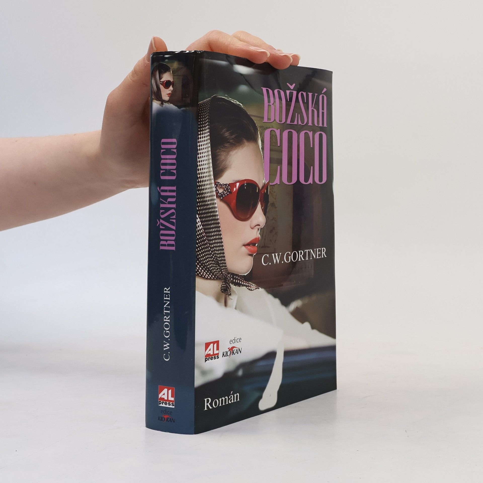 C. W. Gortner Božská Coco