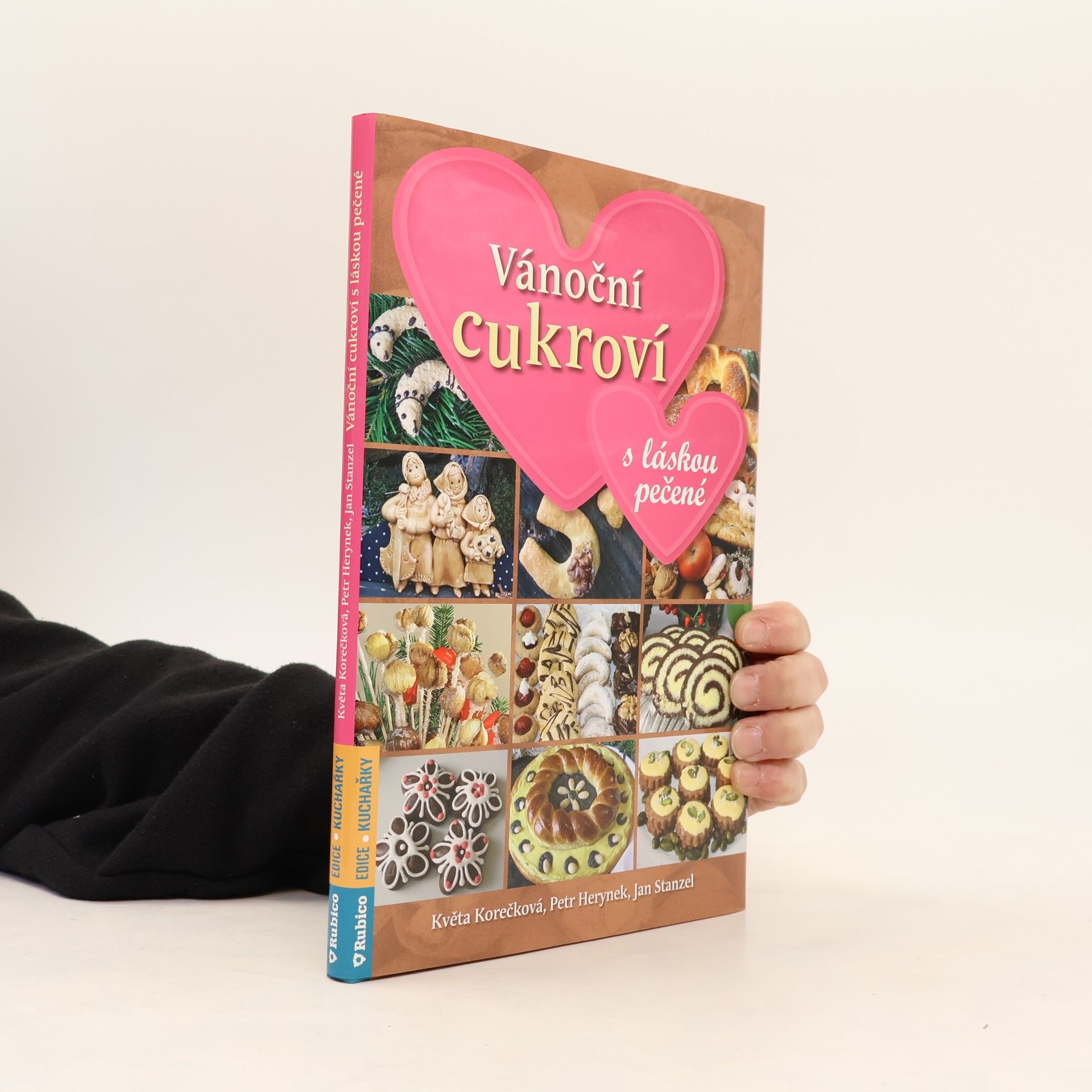 Květa Korečková Vánoční cukroví s láskou pečené