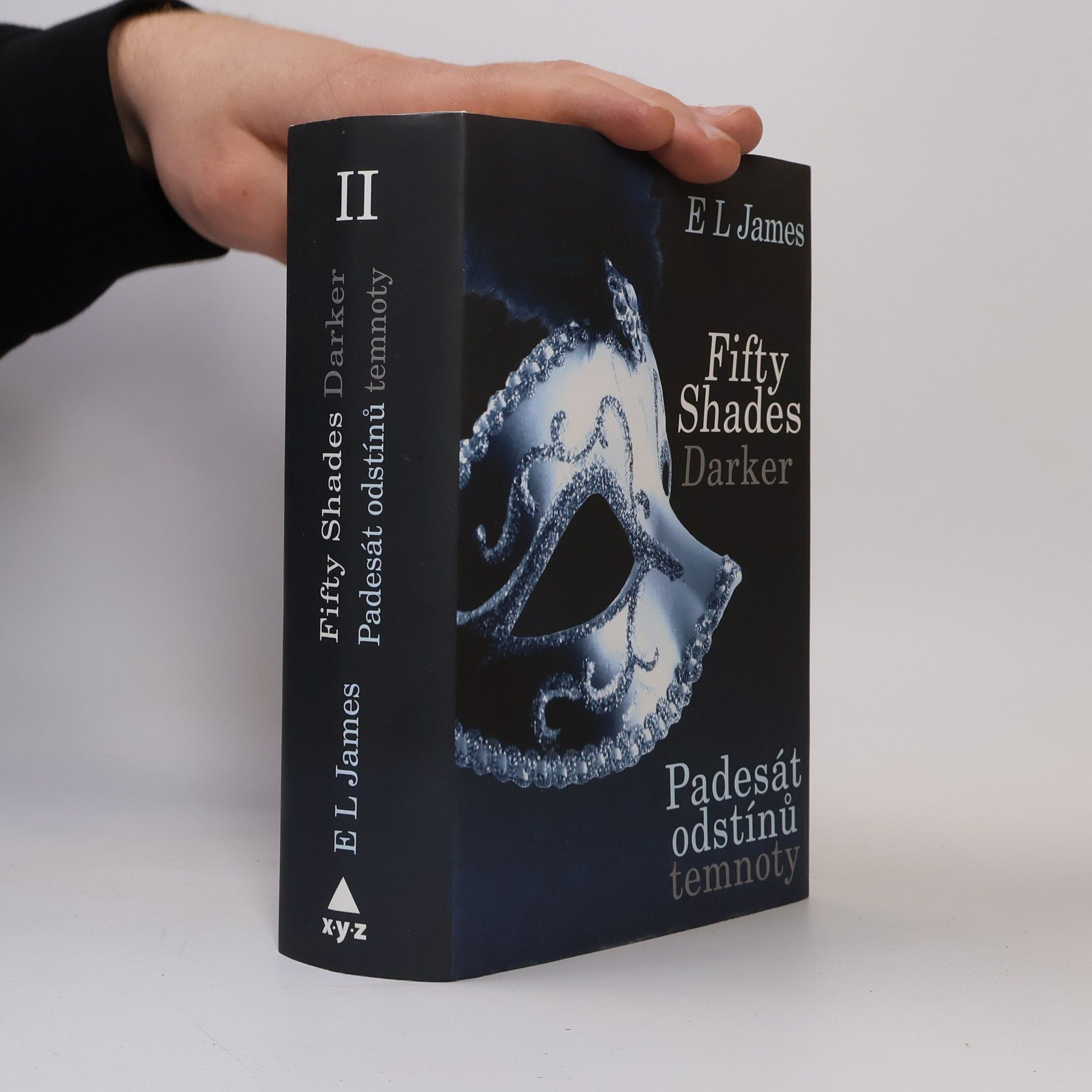 E. L. James Padesát odstínů temnoty