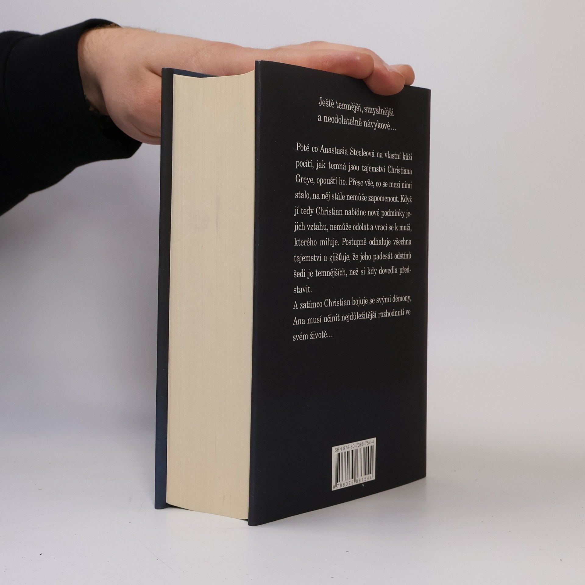 E. L. James Padesát odstínů temnoty