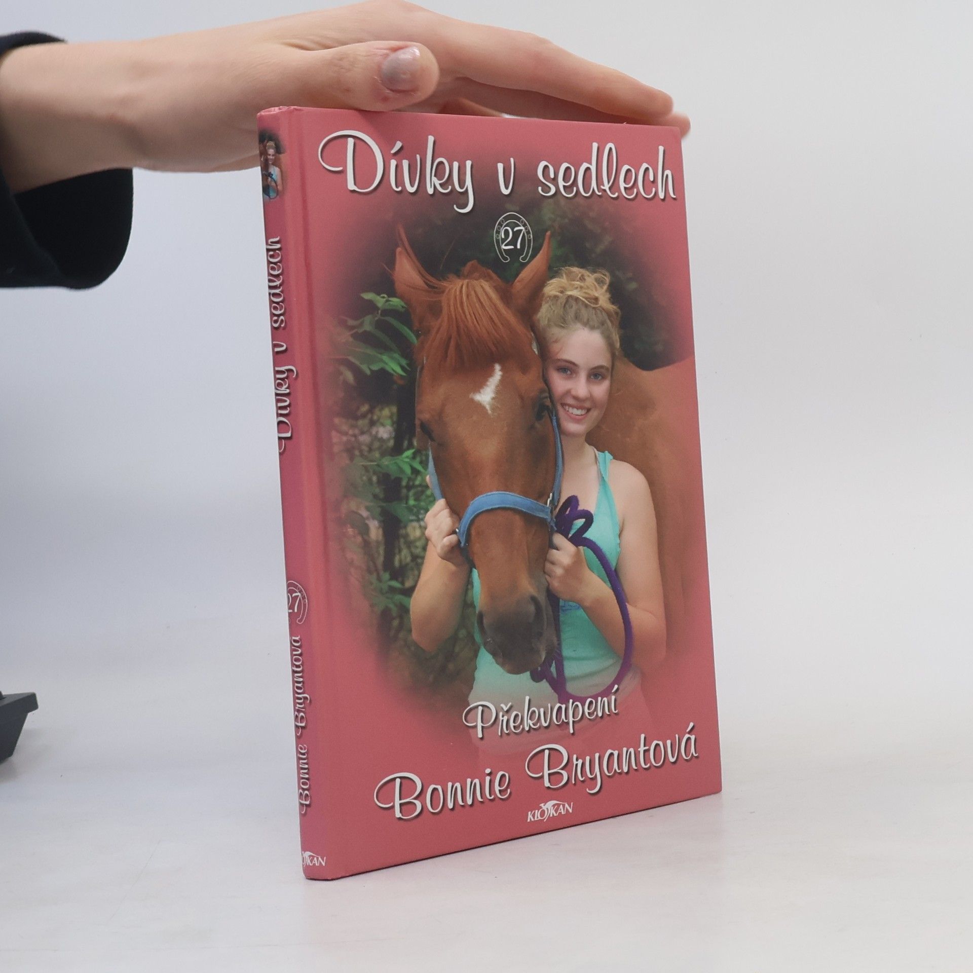 Dívky v sedlech. 27, Překvapení