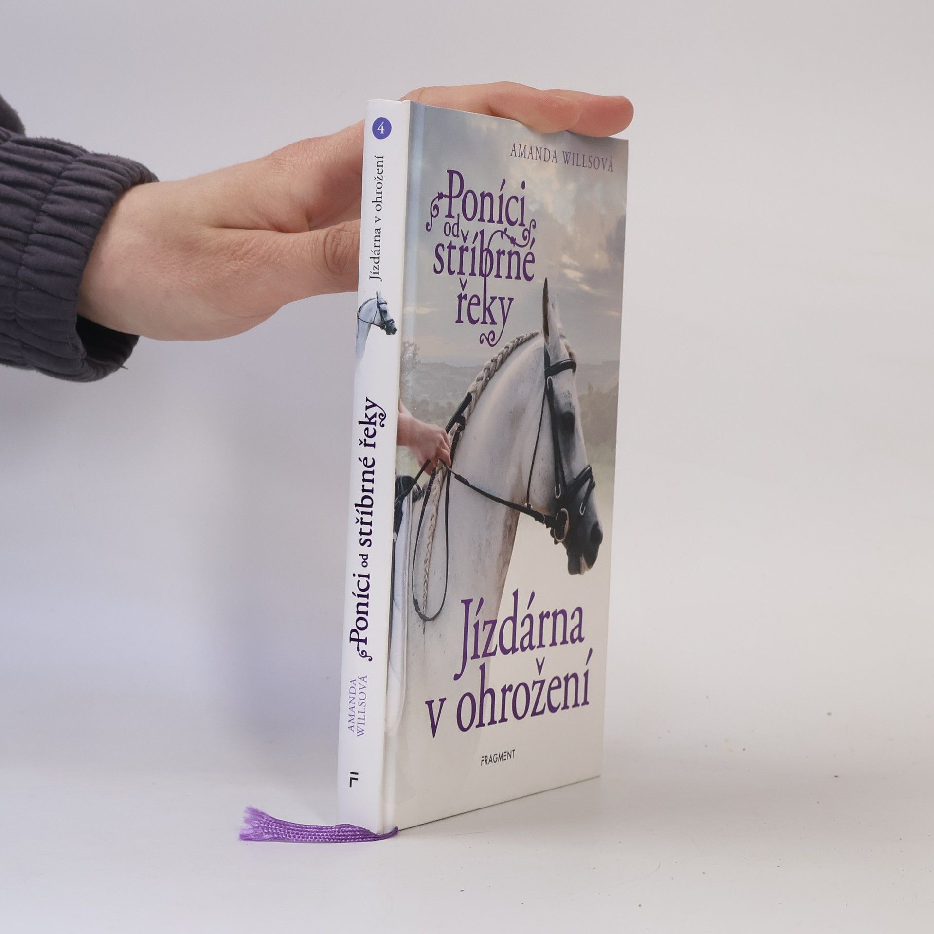 Romana Neumanová Poníci od stříbrné řeky. Jízdárna v ohrožení