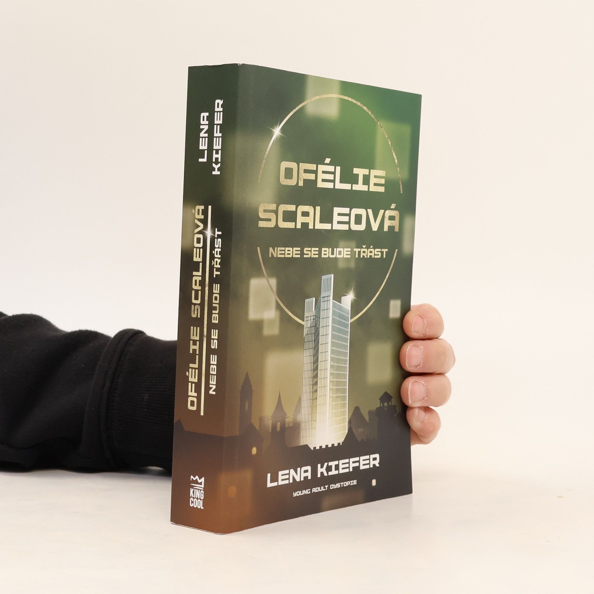 Lena Kiefer Ofélie Scaleová: Nebe se bude třást