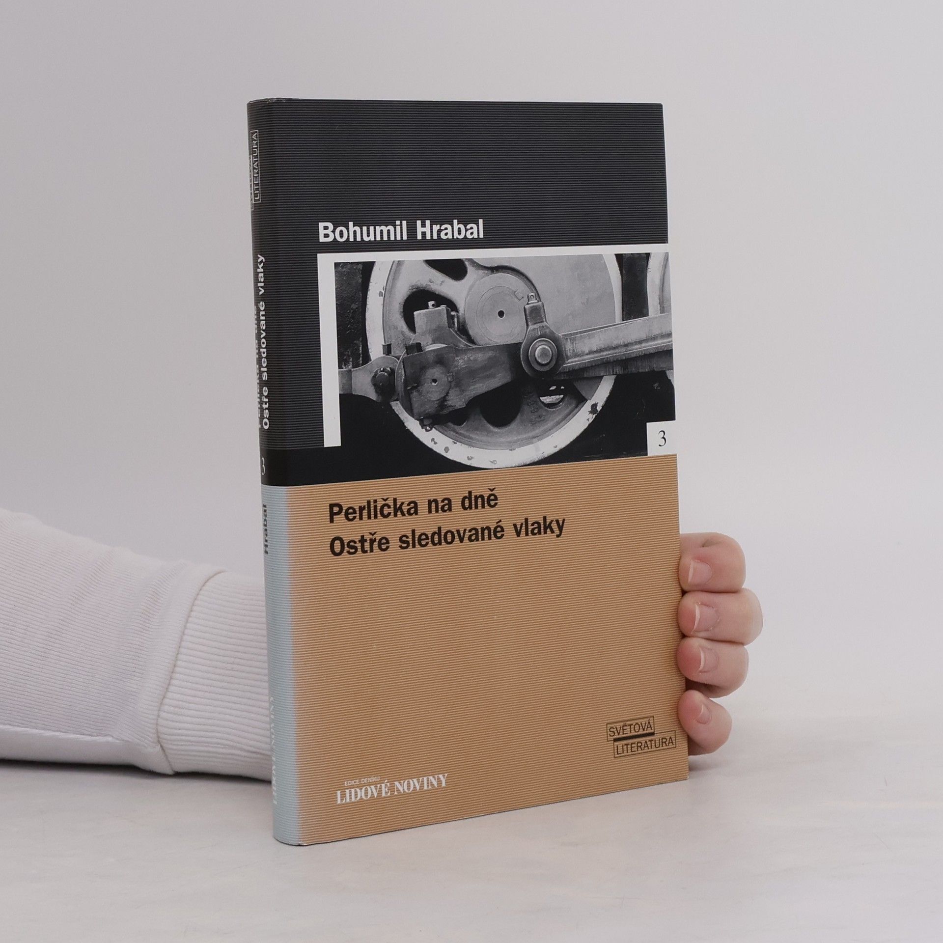 Bohumil Hrabal Perlička na dně. Ostře sledované vlaky.