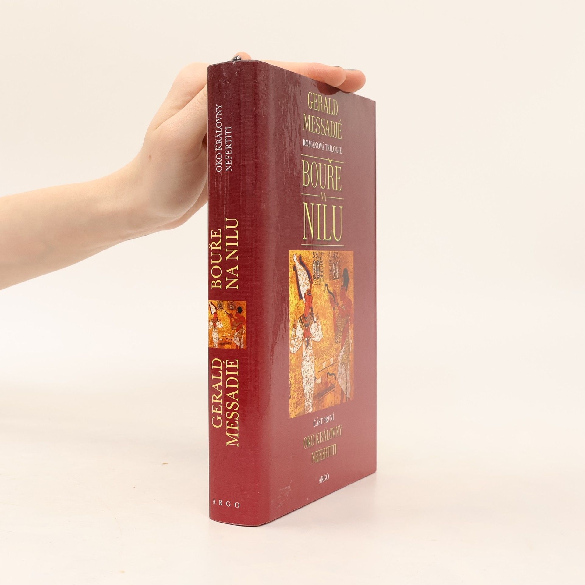 Bouře na Nilu. 1. díl, Oko královny Nefertiti