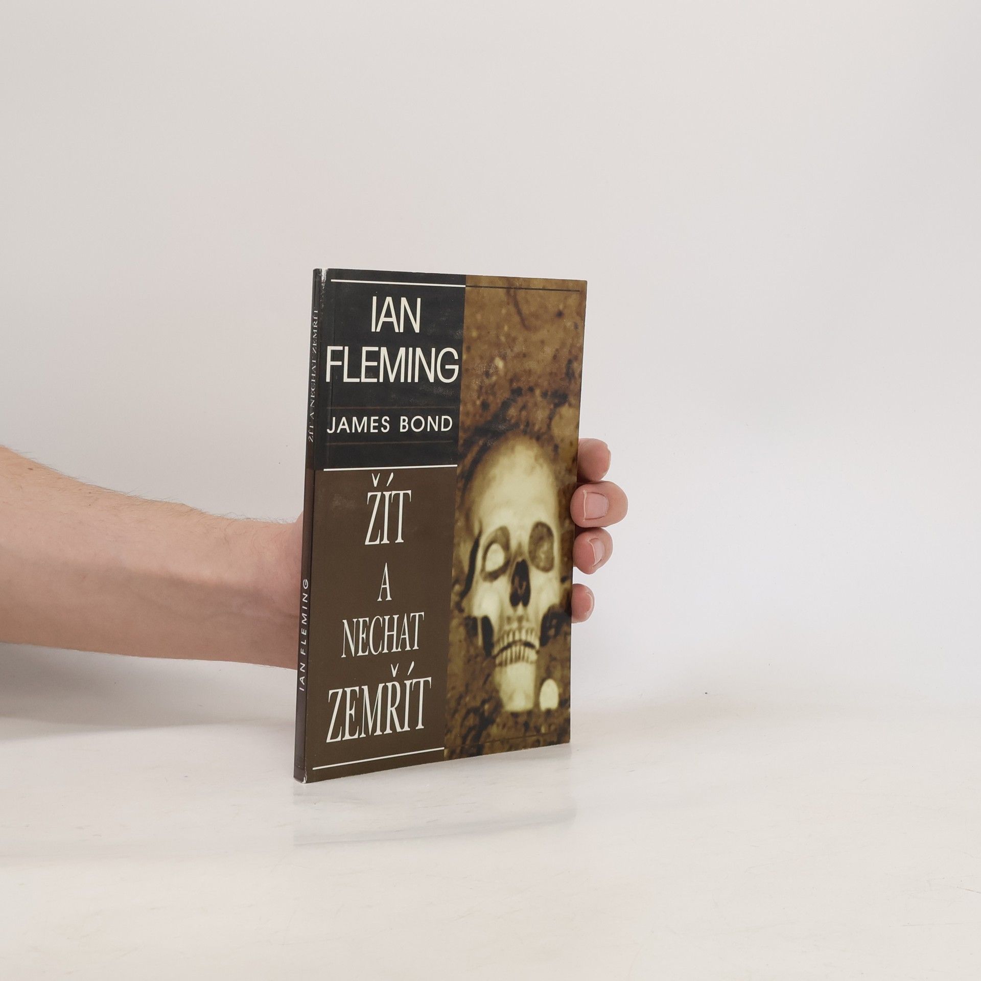 Ian Fleming Žít a nechat zemřít