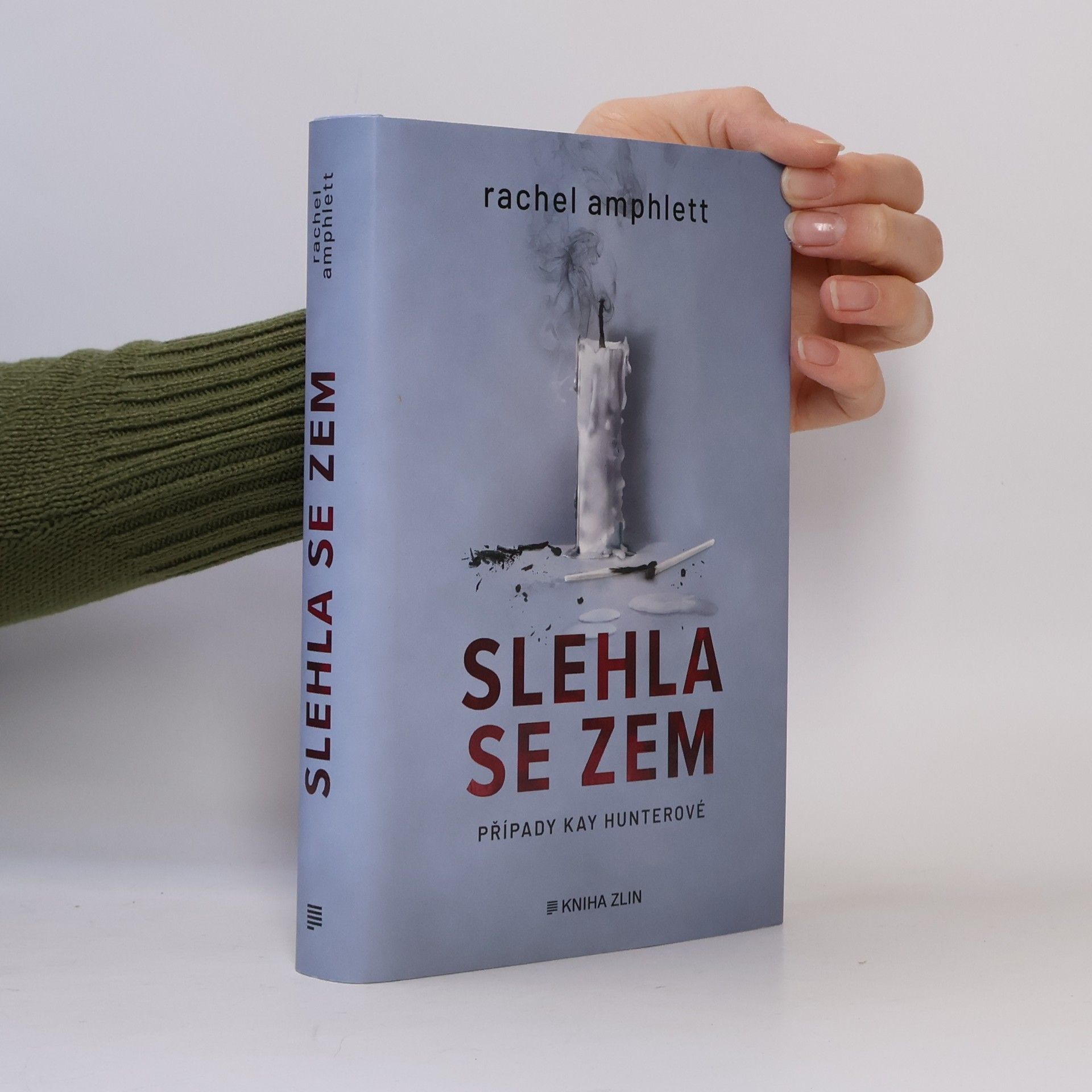 Rachel Amphlett Slehla se zem