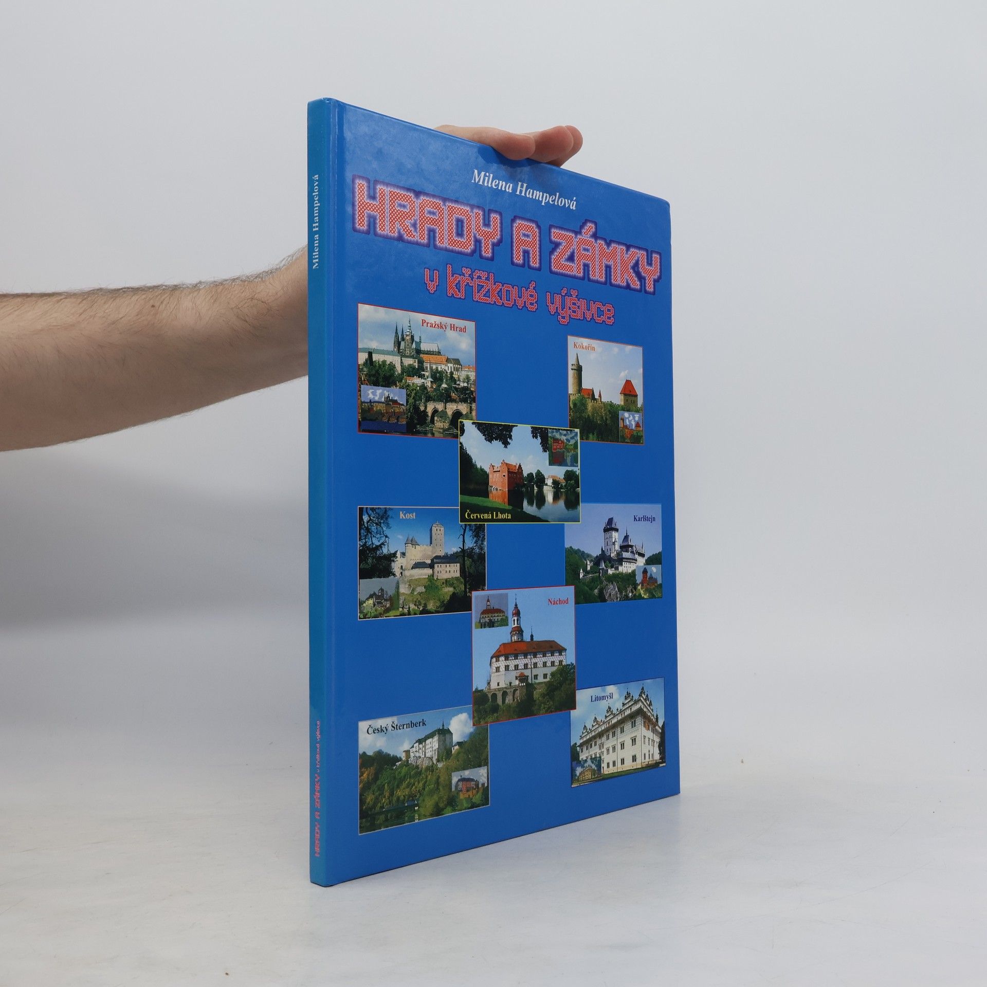 Milena Hampelová Hrady a zámky v křížkové výšivce