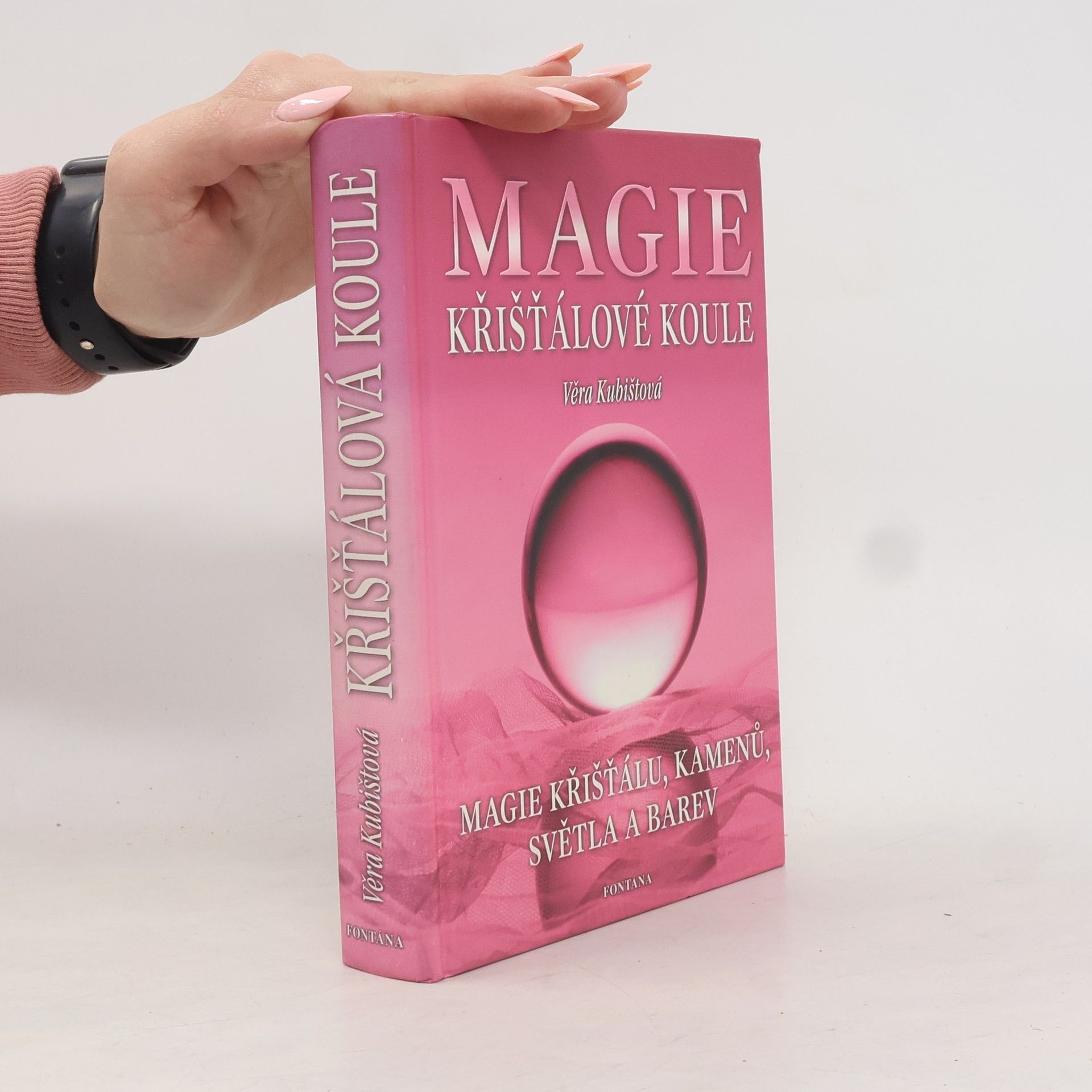 Magie křišťálové koule