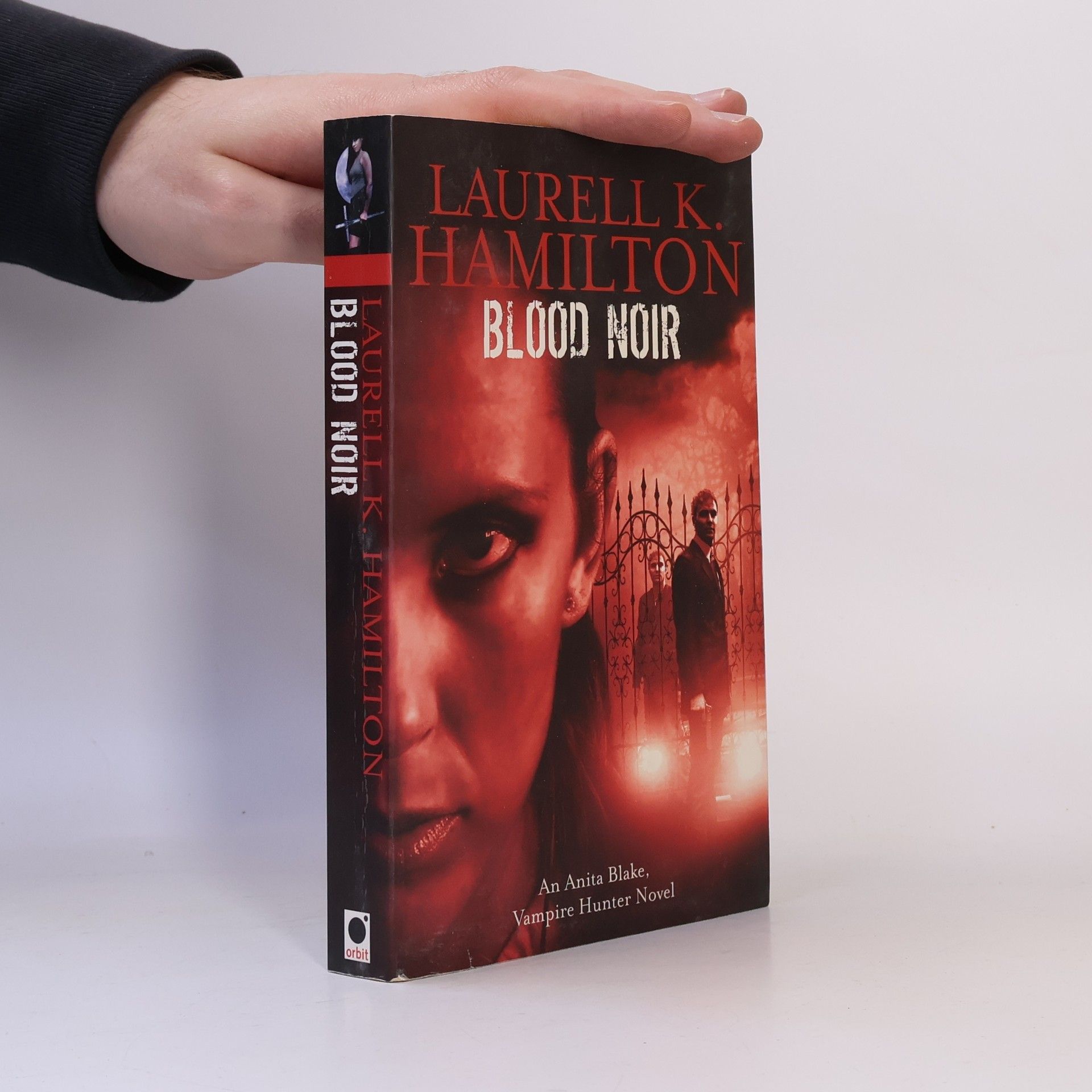 Laurell K. Hamilton Anita Blake, Vampire Hunter - 16: Blood Noir