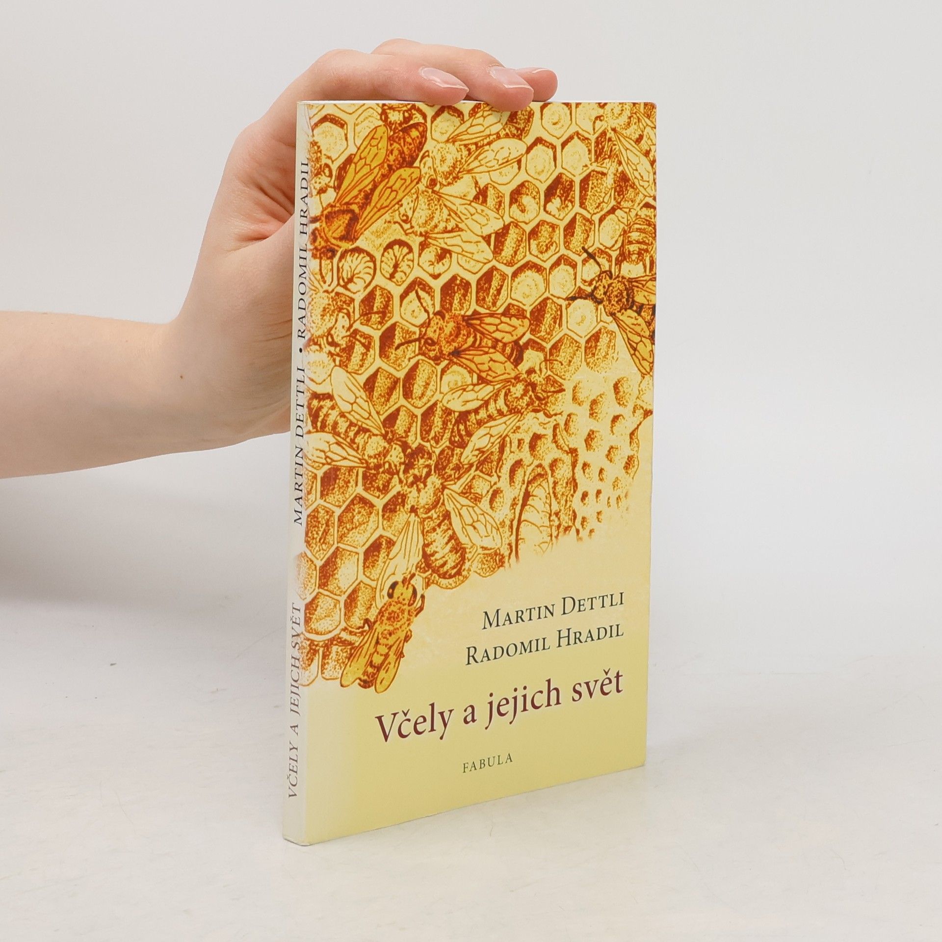 Radomil Hradil Včely a jejich svět