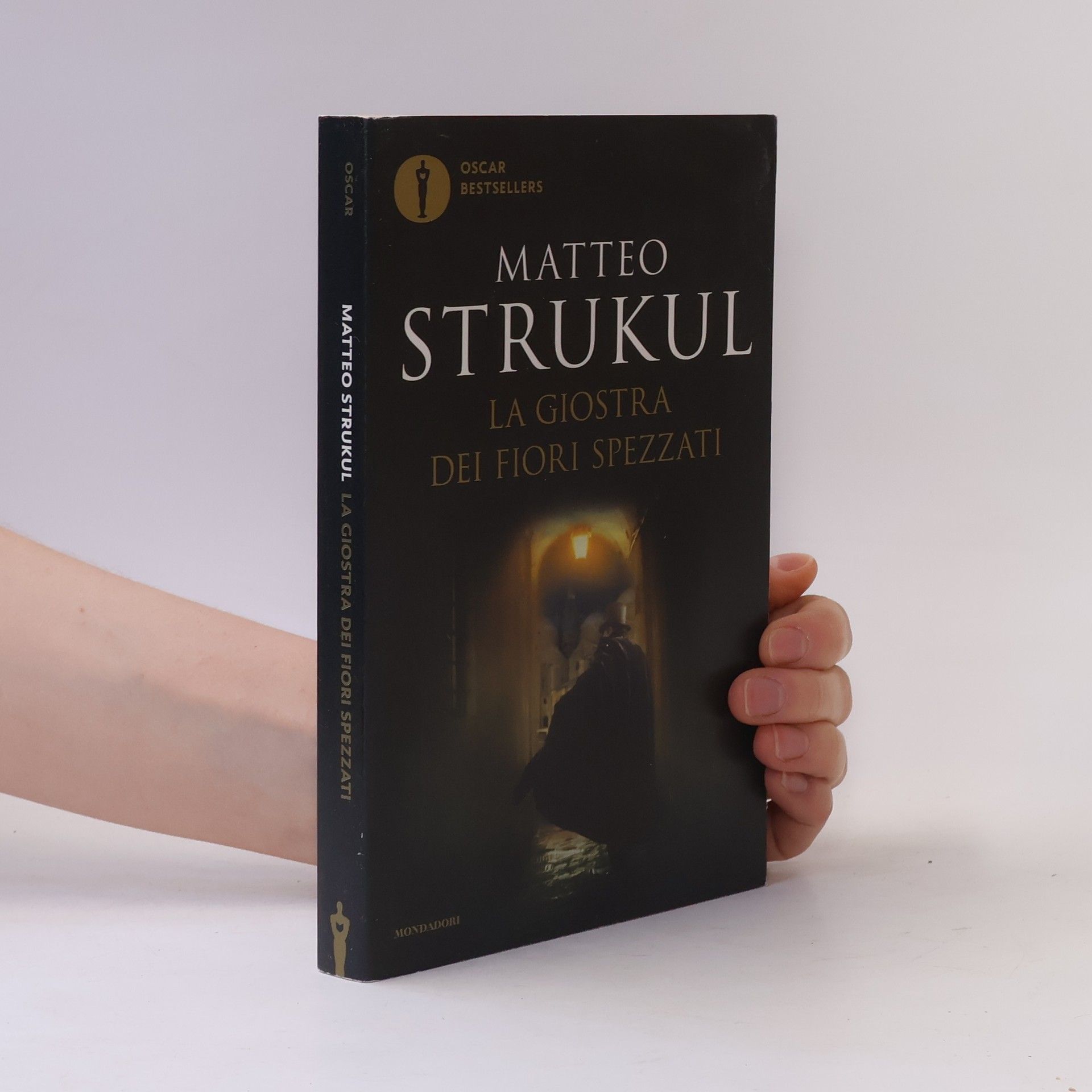 Oscar Bestsellers: La giostra dei fiori spezzati