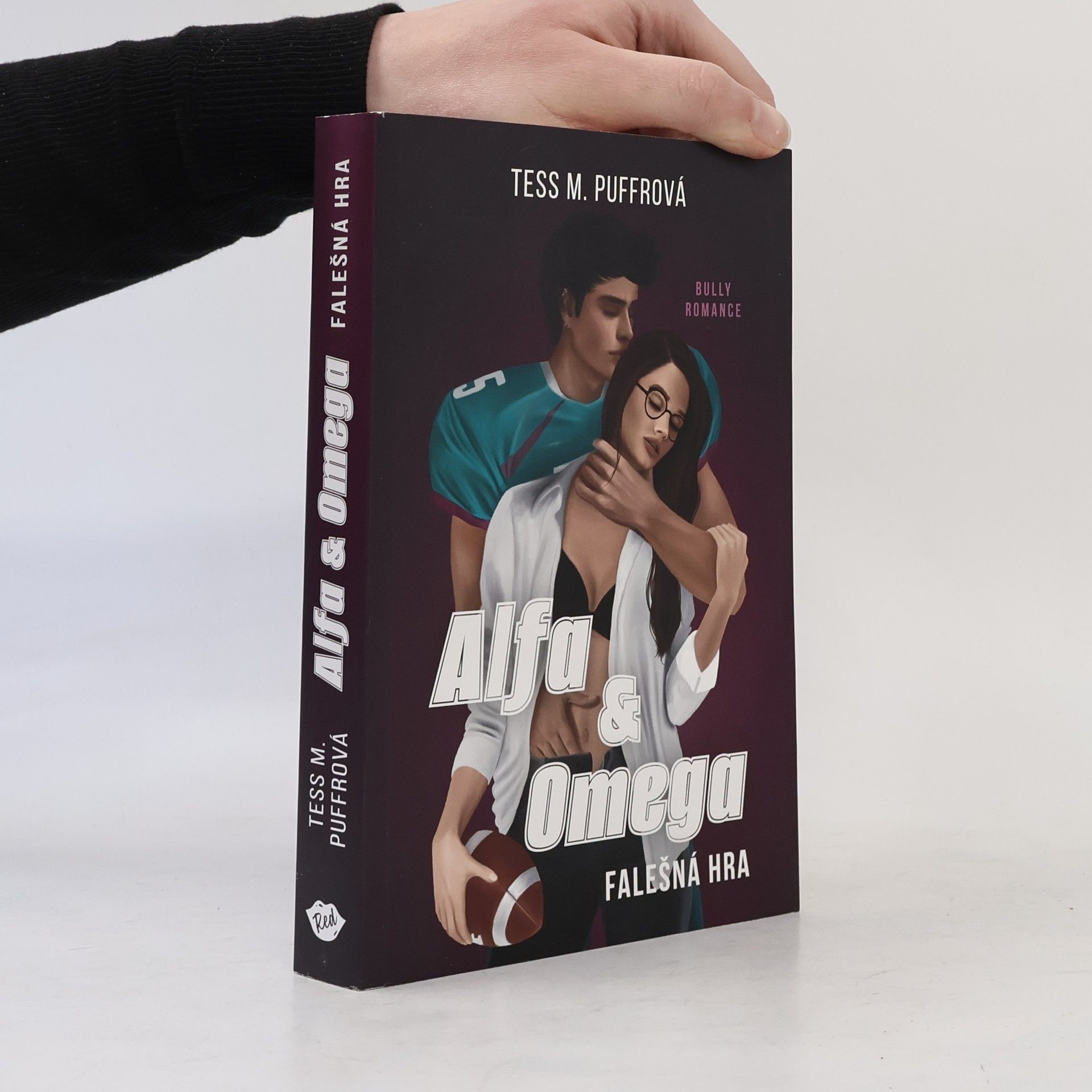 Tess M. Puffrová Alfa & Omega. Falešná hra