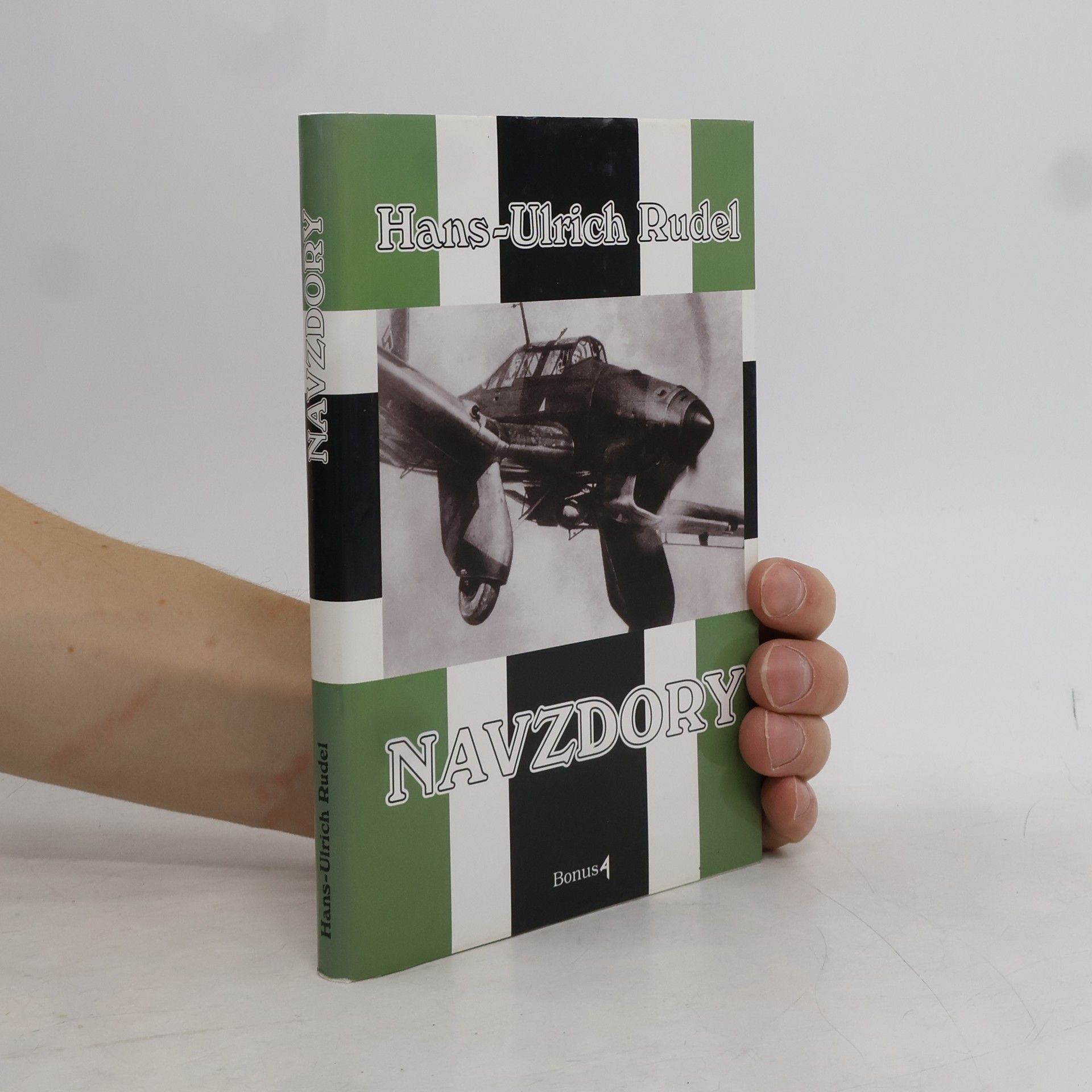 Hans Ulrich Rudel Navzdory