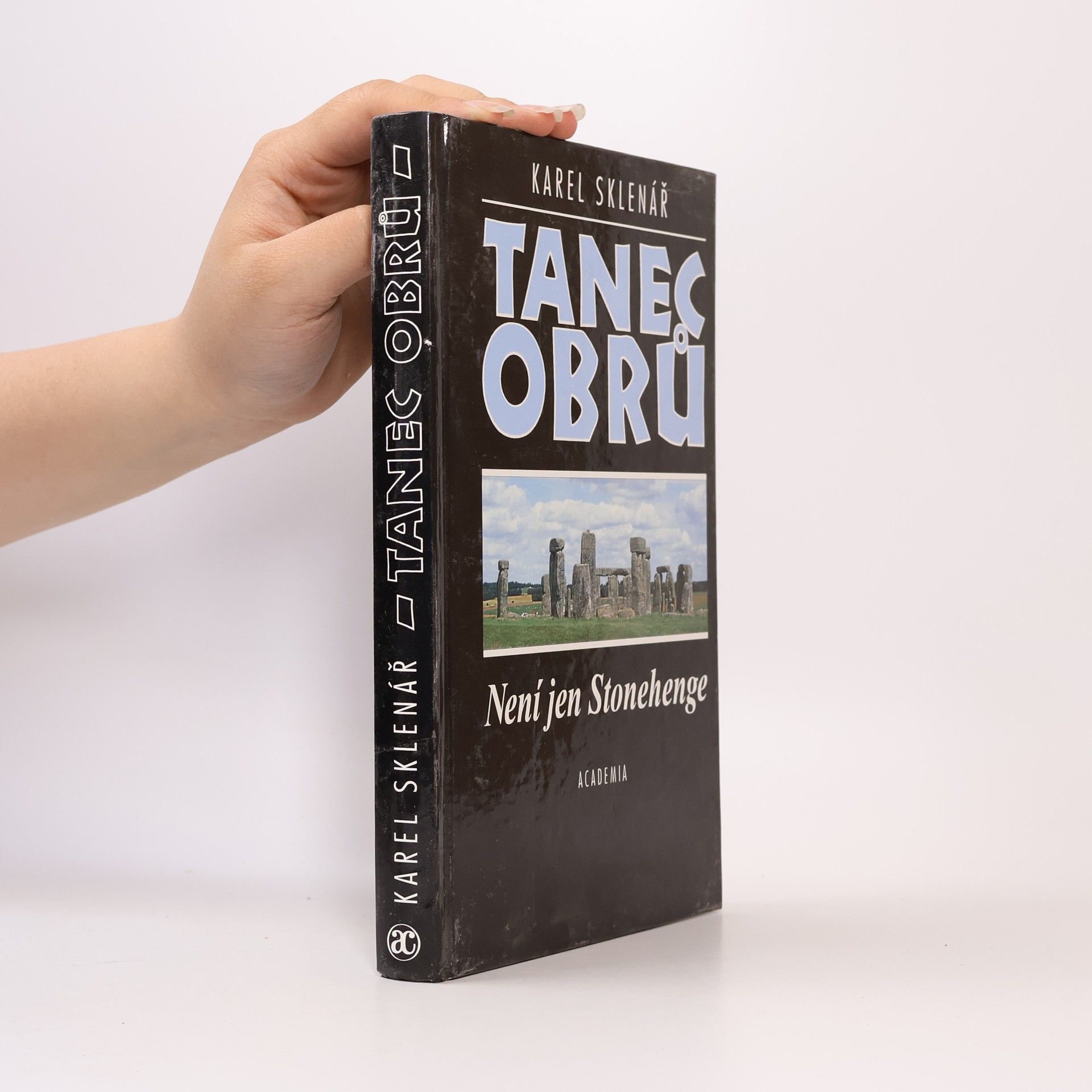 Karel Sklenář Tanec obrů: Není jen Stonehenge