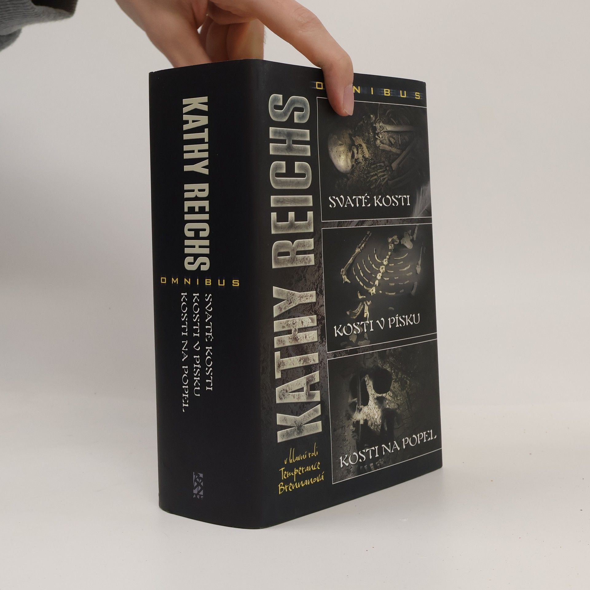 Kathy Reichs Svaté kosti. Kosti v písku. Kosti na popel. Omnibus
