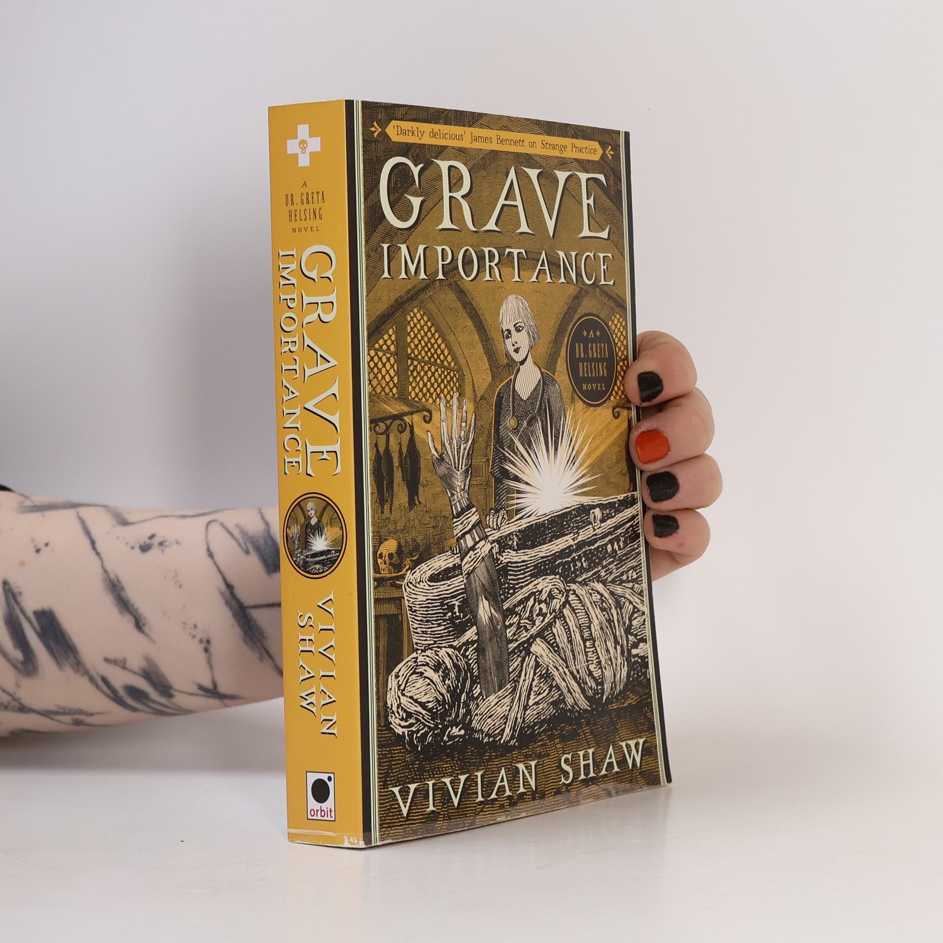 Vivian Shaw Grave Importance