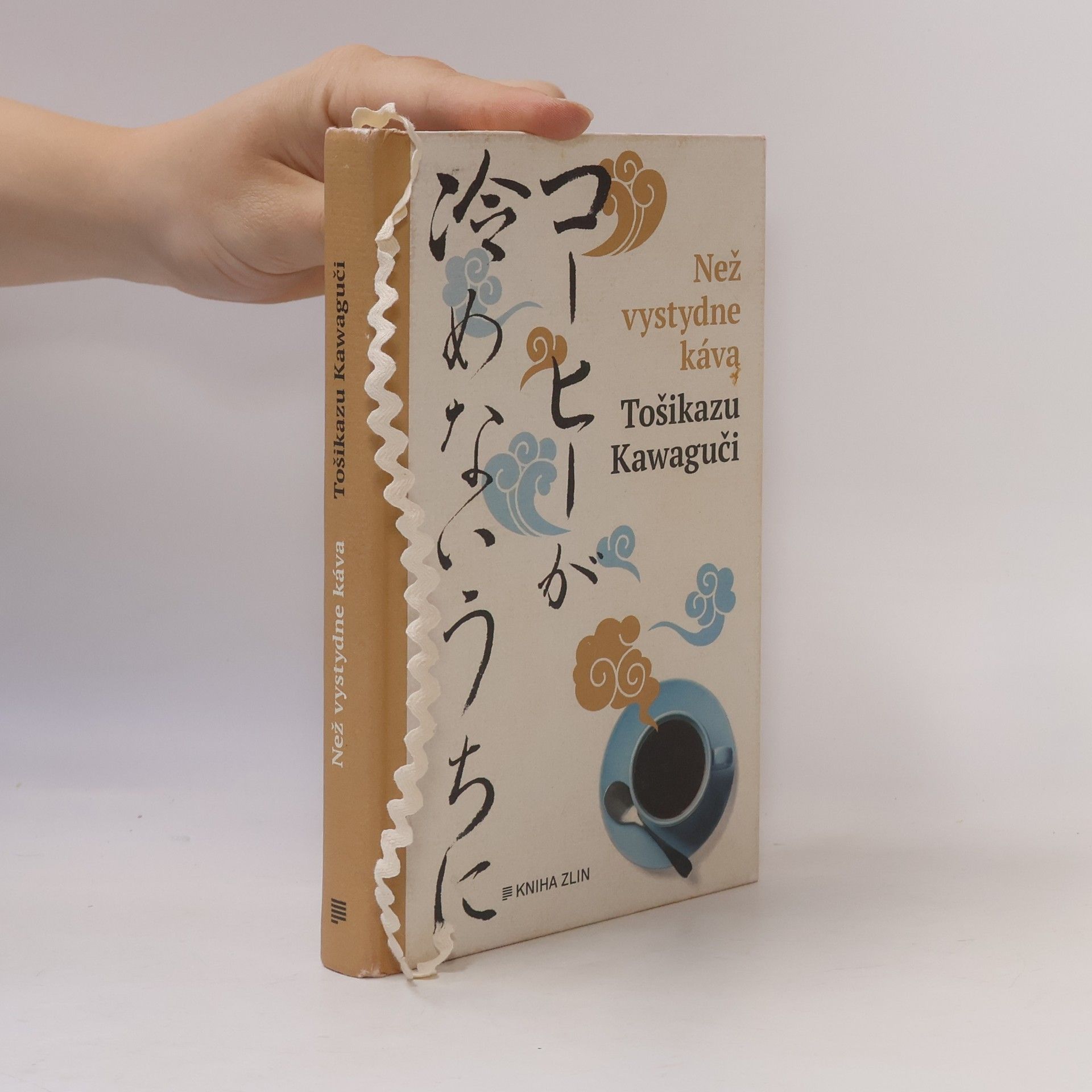 Tošikazu Kawaguči Než vystydne káva