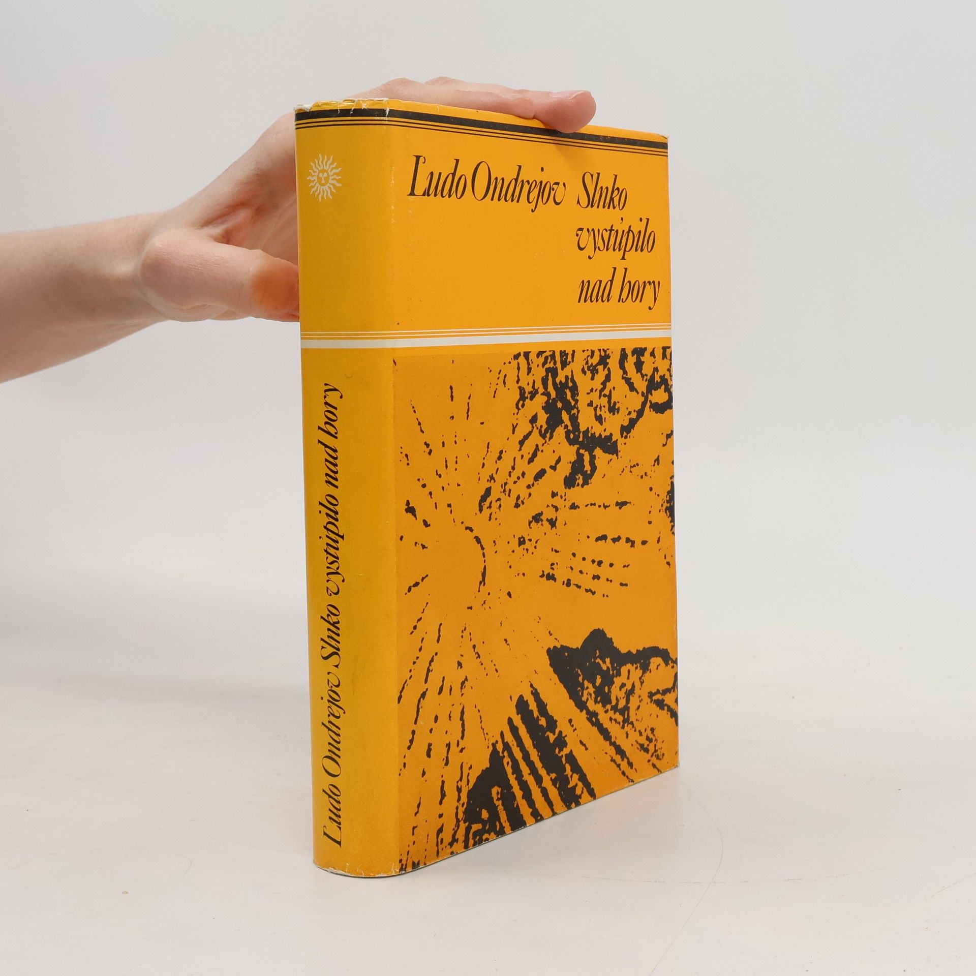 Slnko vystúpilo nad hory