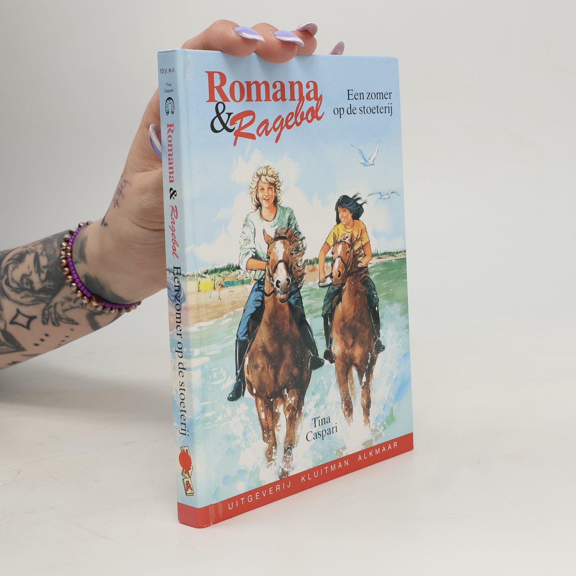 Tina Caspari Romana en Ragebol: Een zomer op de stoeterij