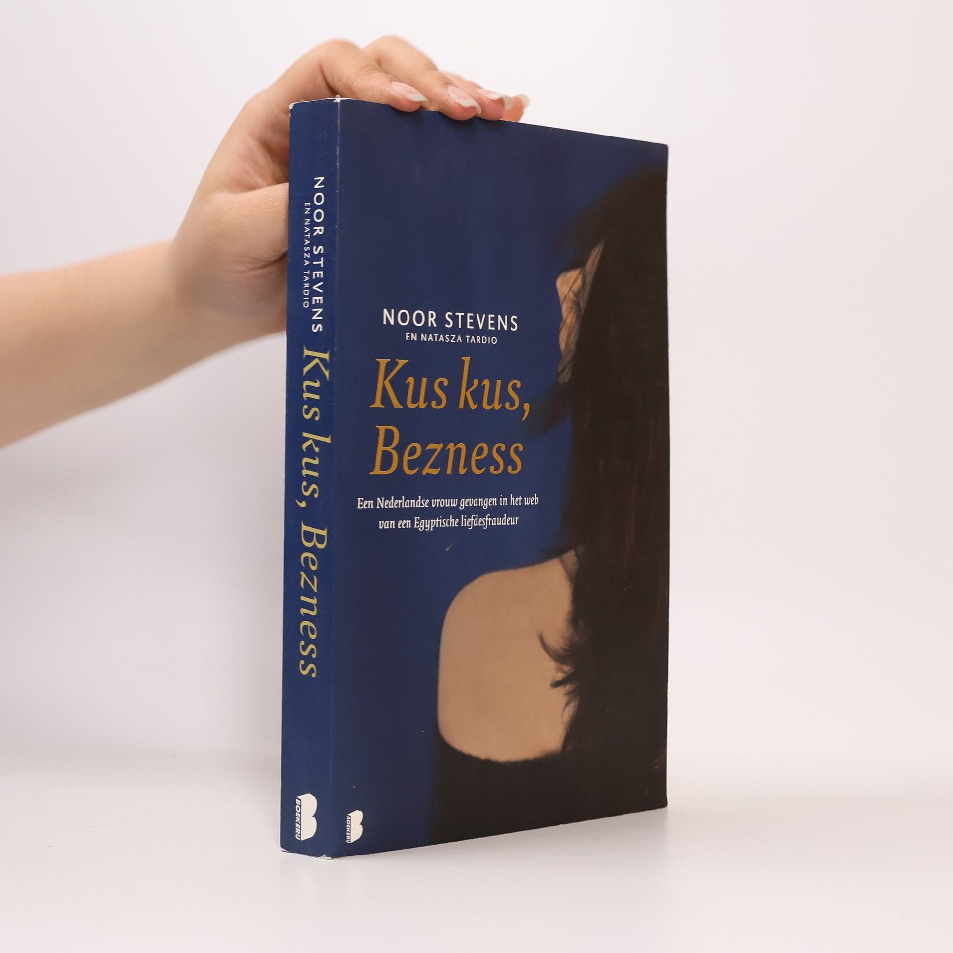 Noor Stevens Kus kus, Bezness