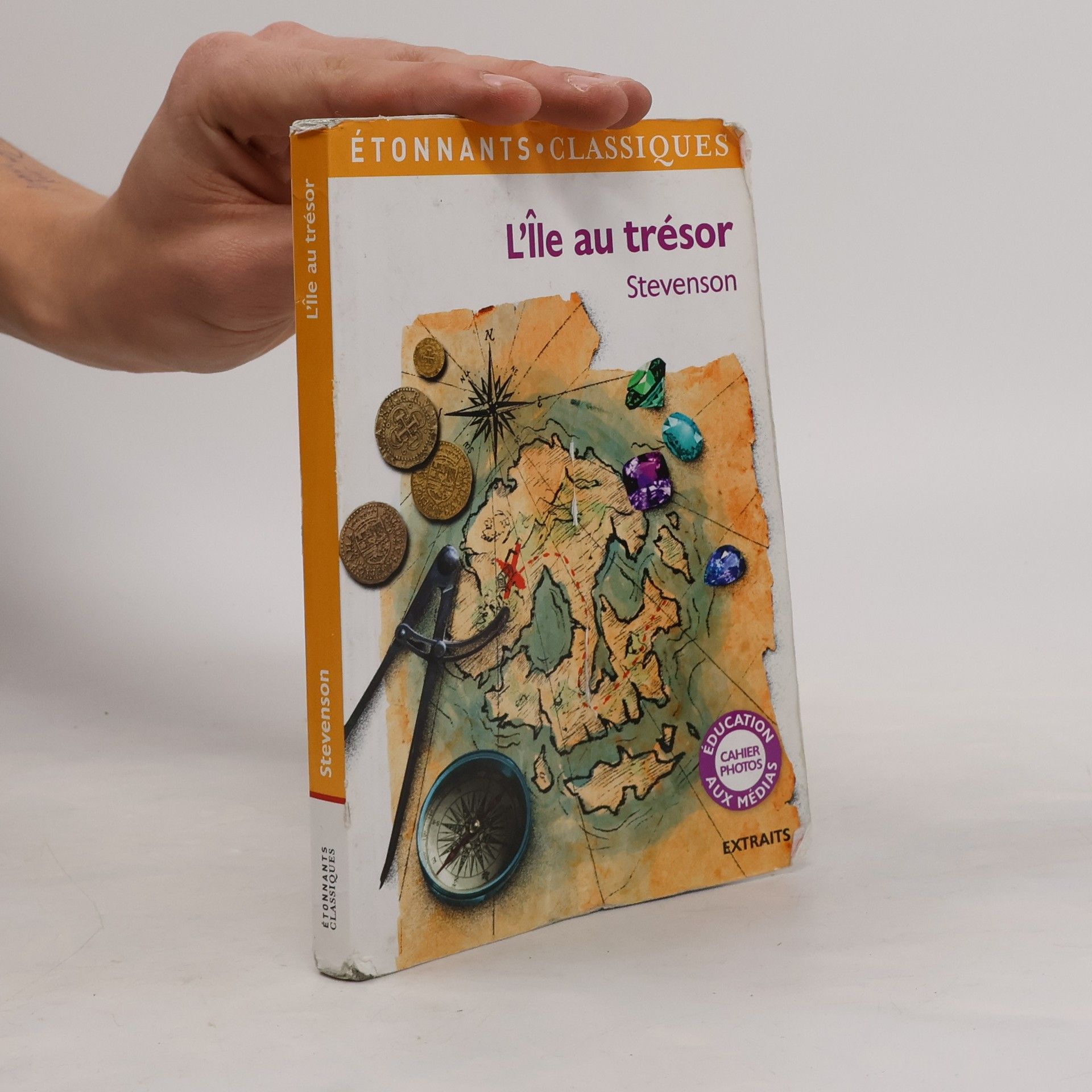 Robert Louis Stevenson L'île au trésor - Éducation: Cahier photos aux médias - Extraits