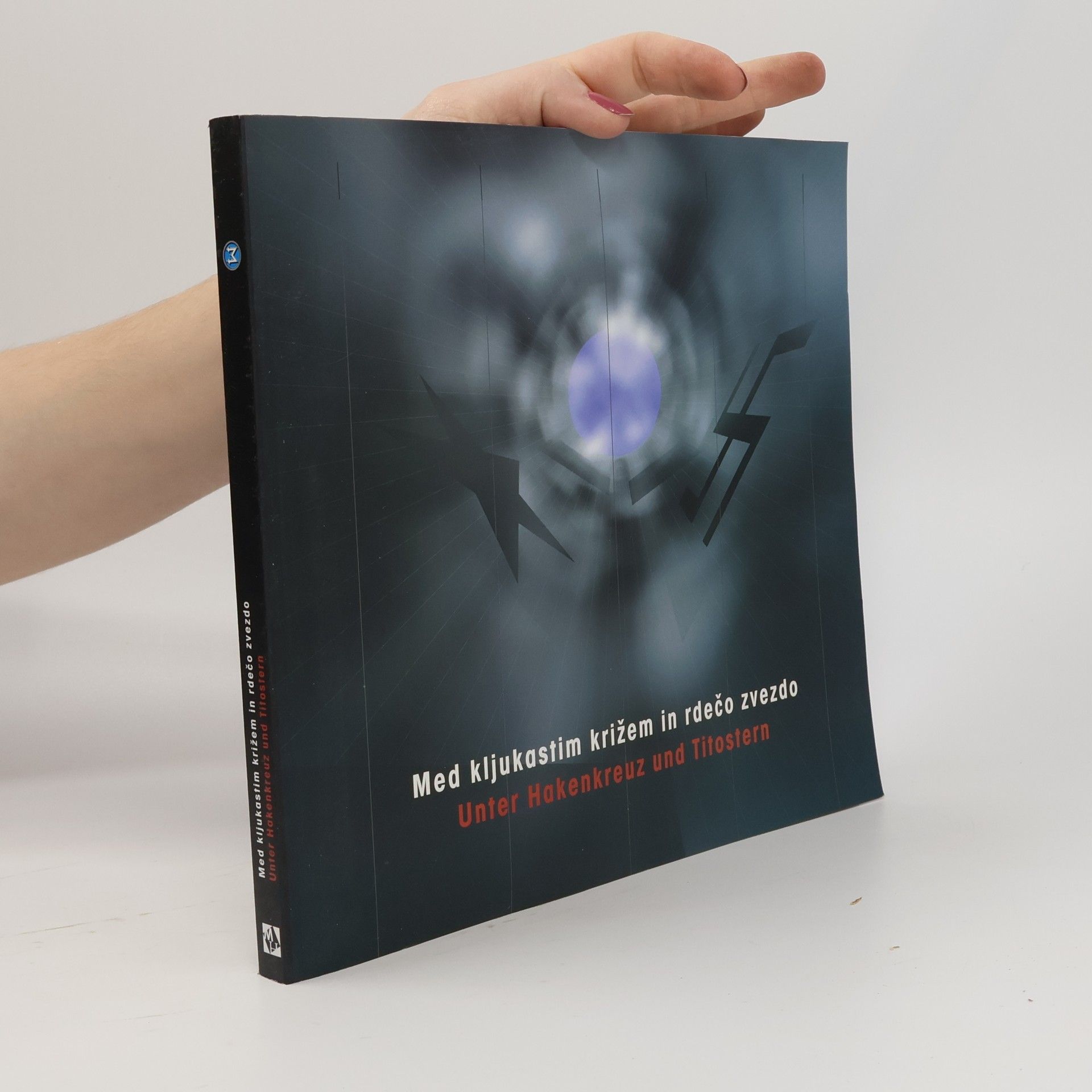 Autorenkollektiv Med kljukastim križem in rdečo zvezdo