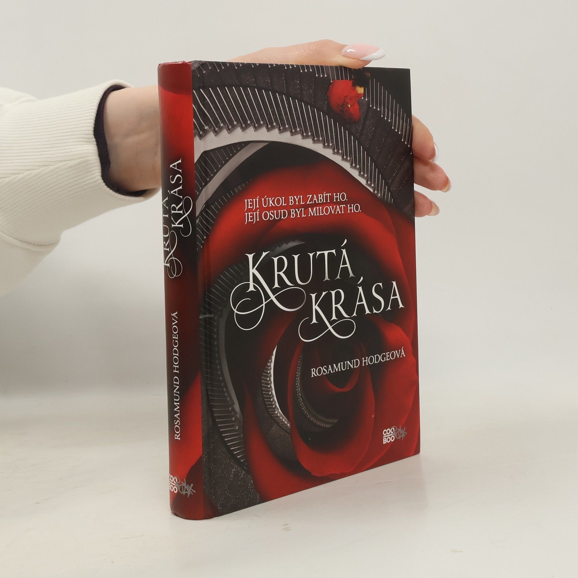 Rosamund Hodge Krutá krása