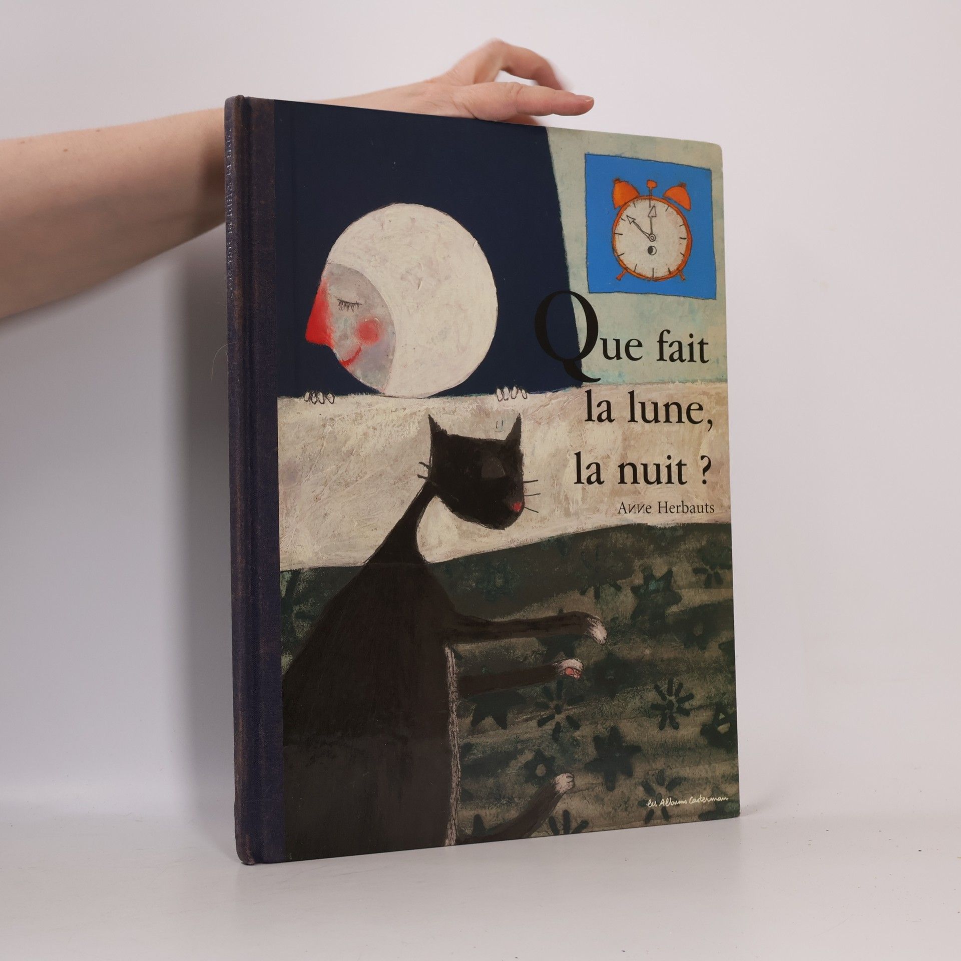 Que fait la lune la nuit?