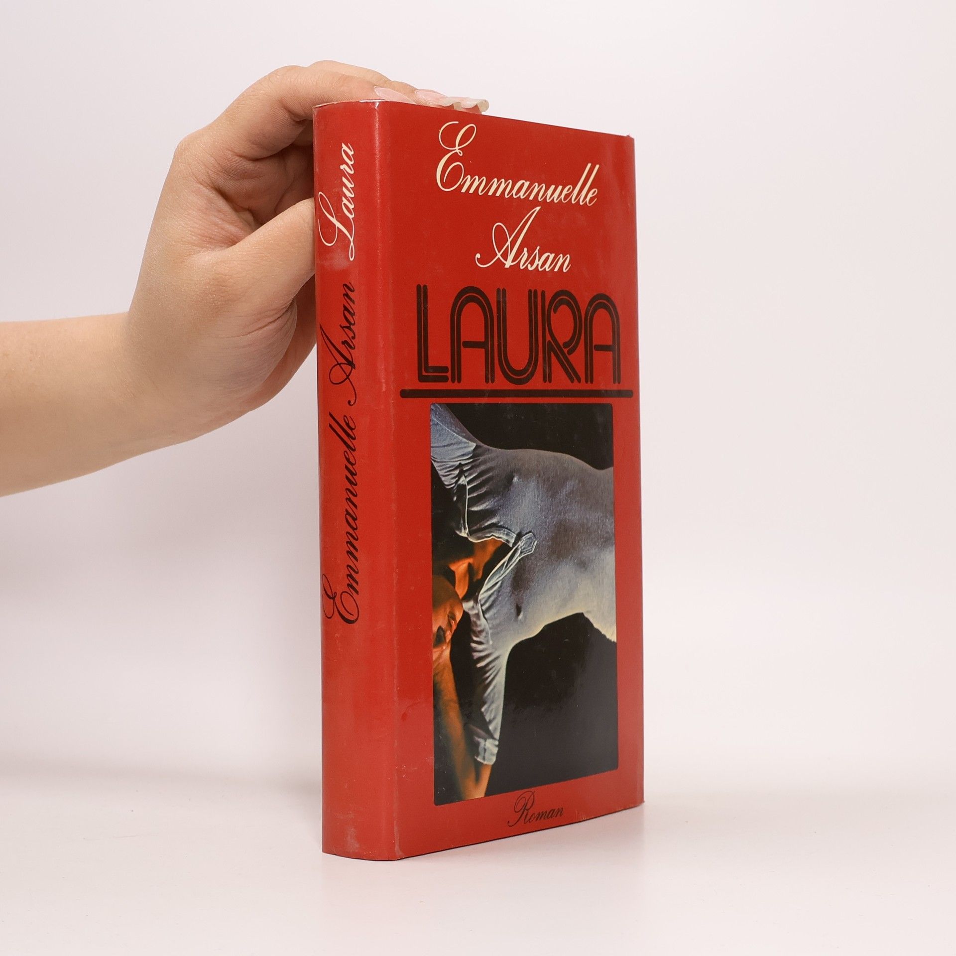Emmanuelle Arsan Laura