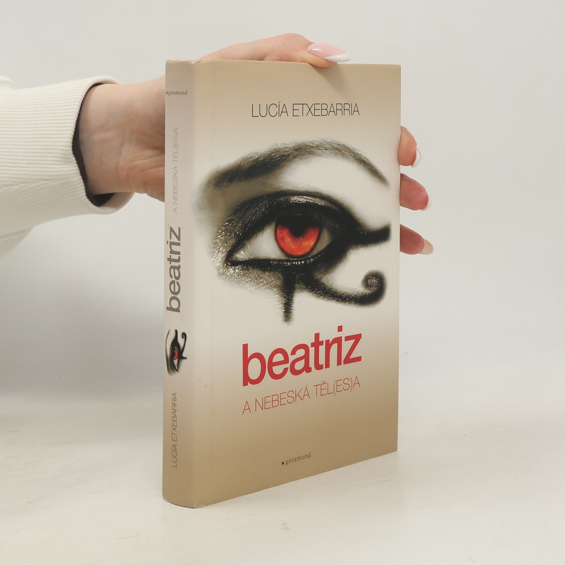 Lucía Etxebarria de Asteinza Beatriz a nebeská těl(es)a