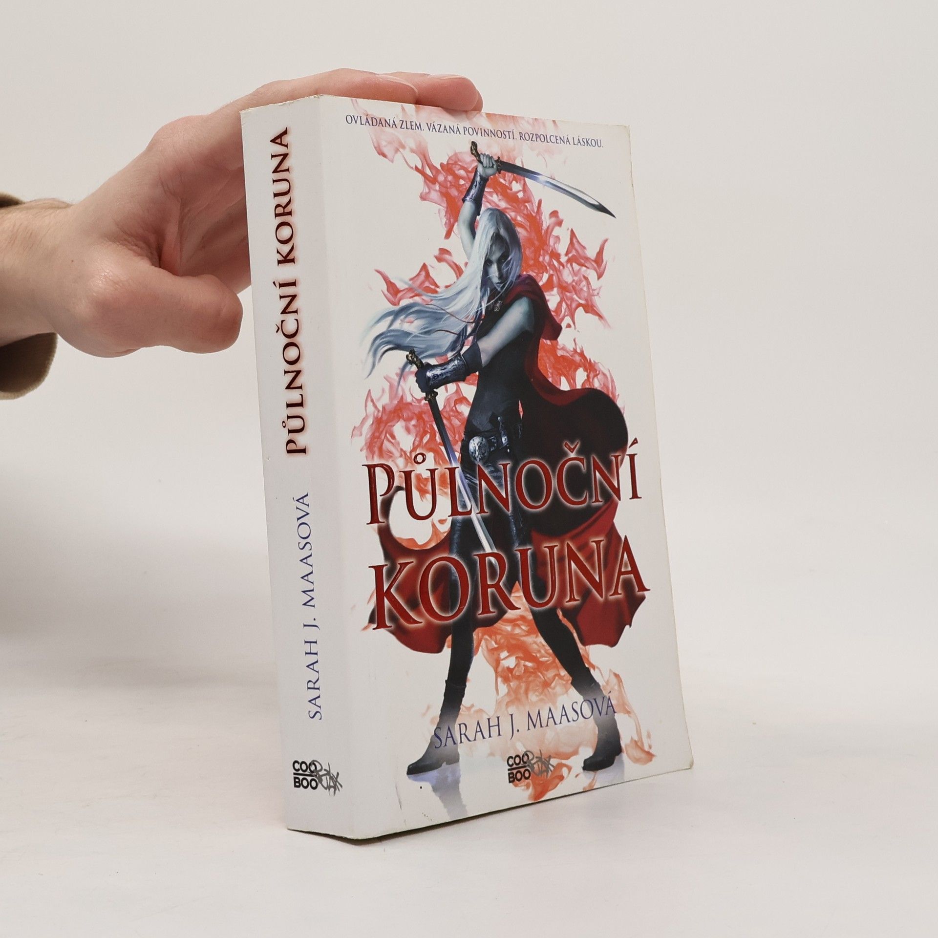 Sarah J. Maas Půlnoční koruna