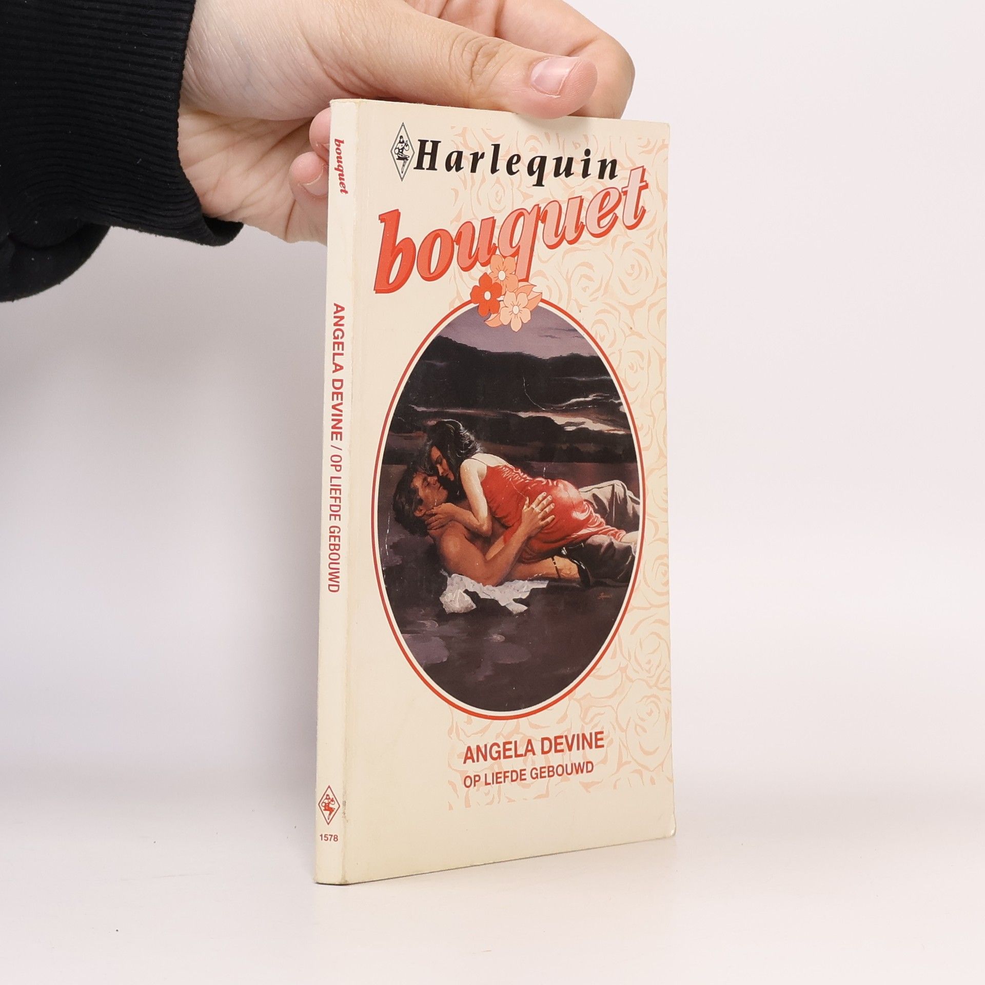 Angela Devine Harlequin bouquet. Op liefde gebouwd