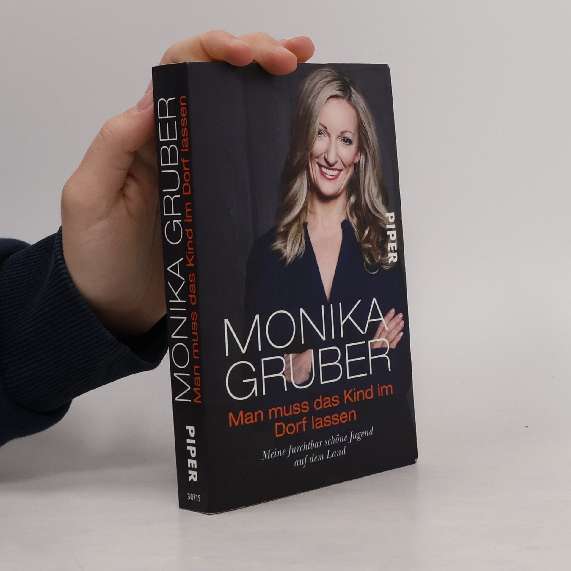 Monika Gruber Man muss das Kind im Dorf lassen