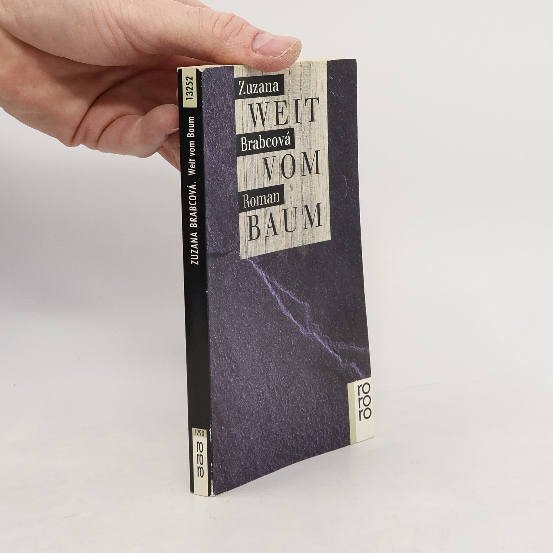 Zuzana Brabcová Weit vom Baum