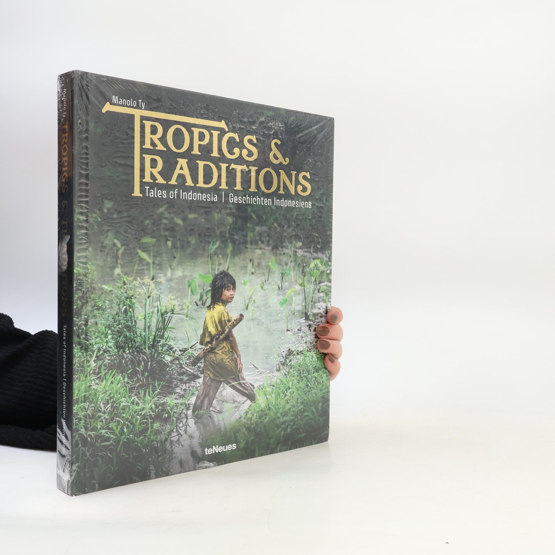 Manolo Ty Tropics & Traditions