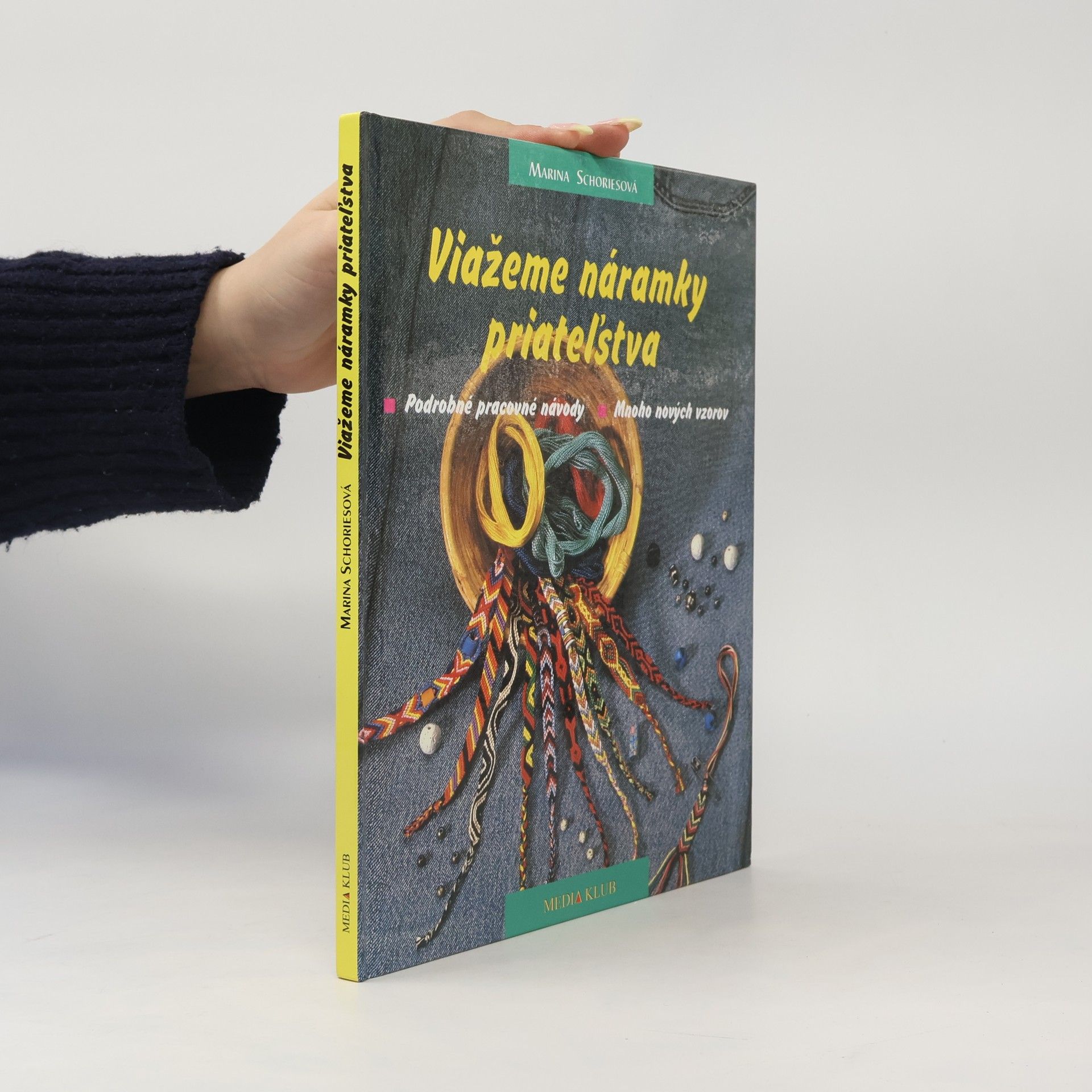 Martina Schoriesová Viažeme náramky priateľstva