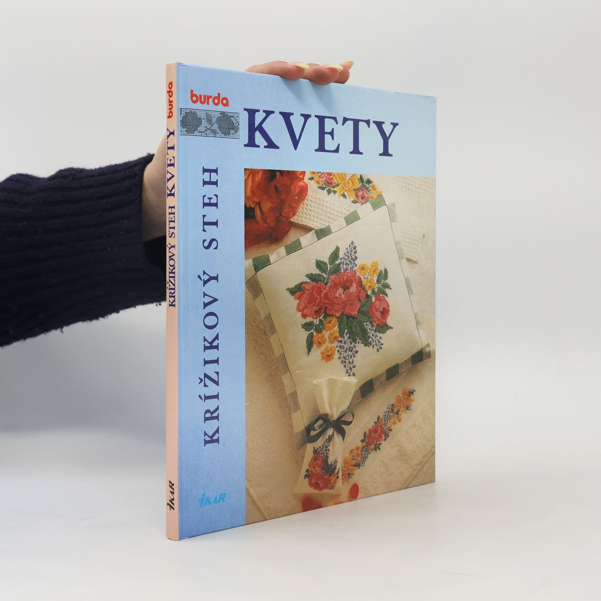 Autorenkollektiv Krížikový steh. Kvety