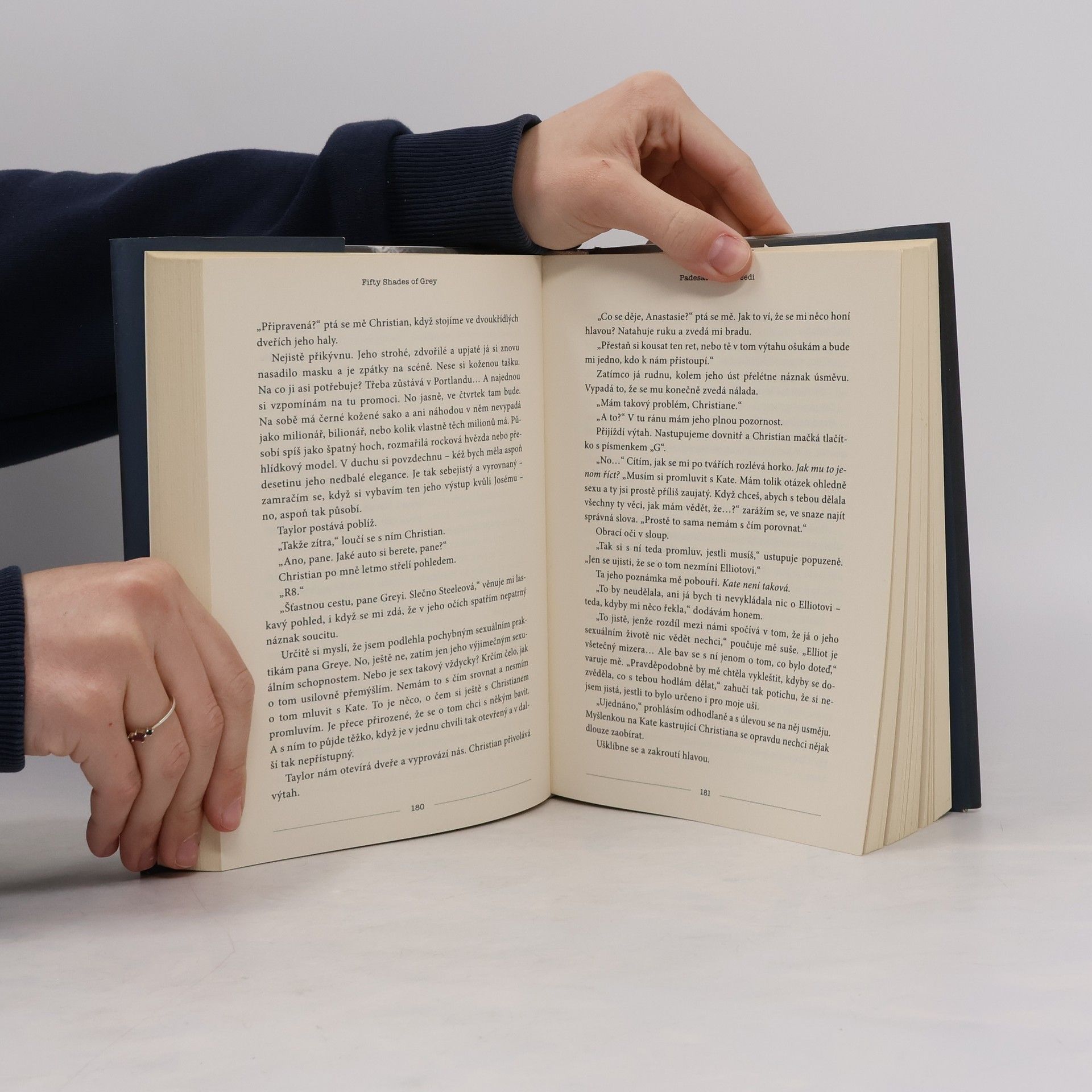 E. L. James Padesát odstínů šedi